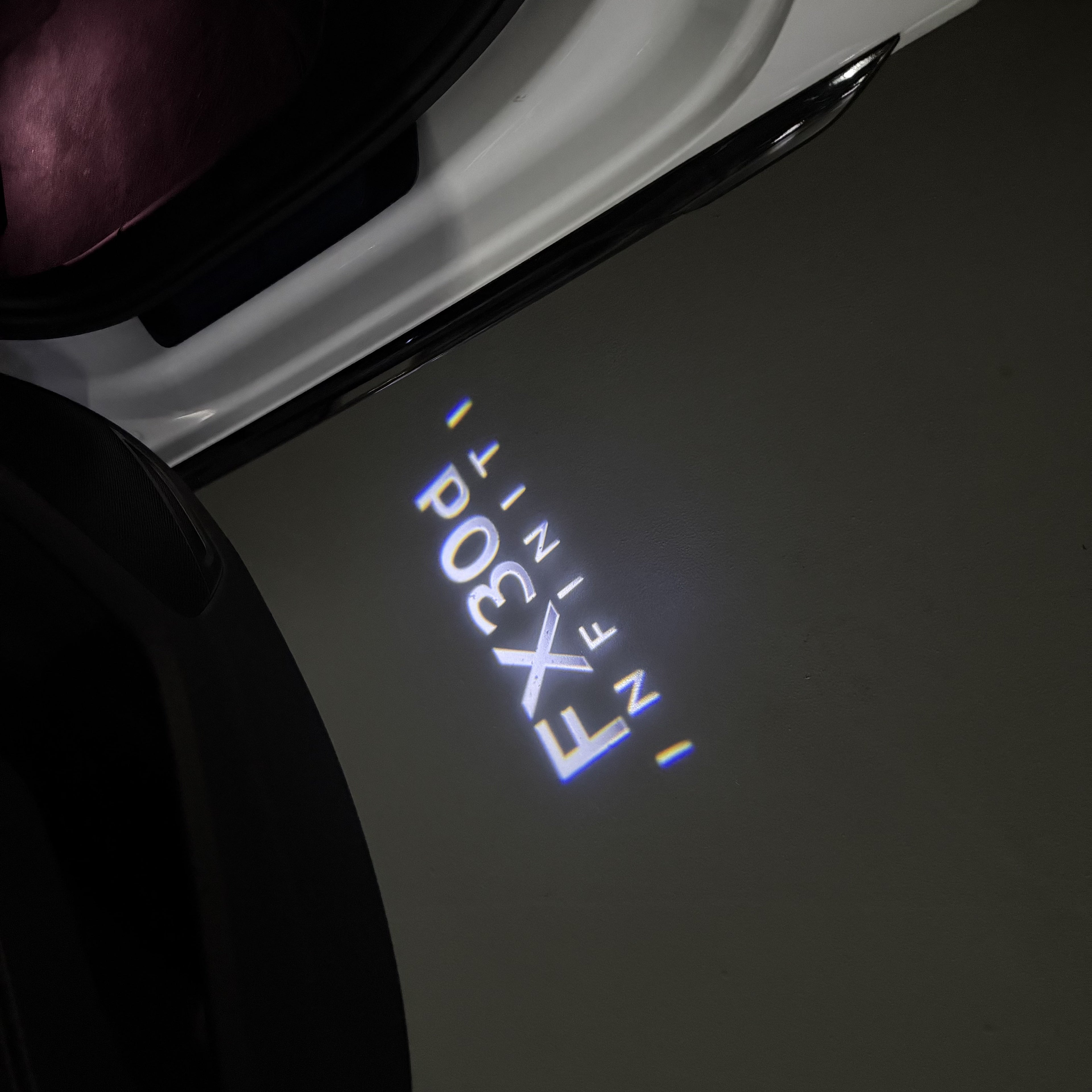 INFINTI QX56 LOGO PROJECROTR LIGHTS Nr.74 (quantité 1 = 1 ensemble/2 feux de porte)