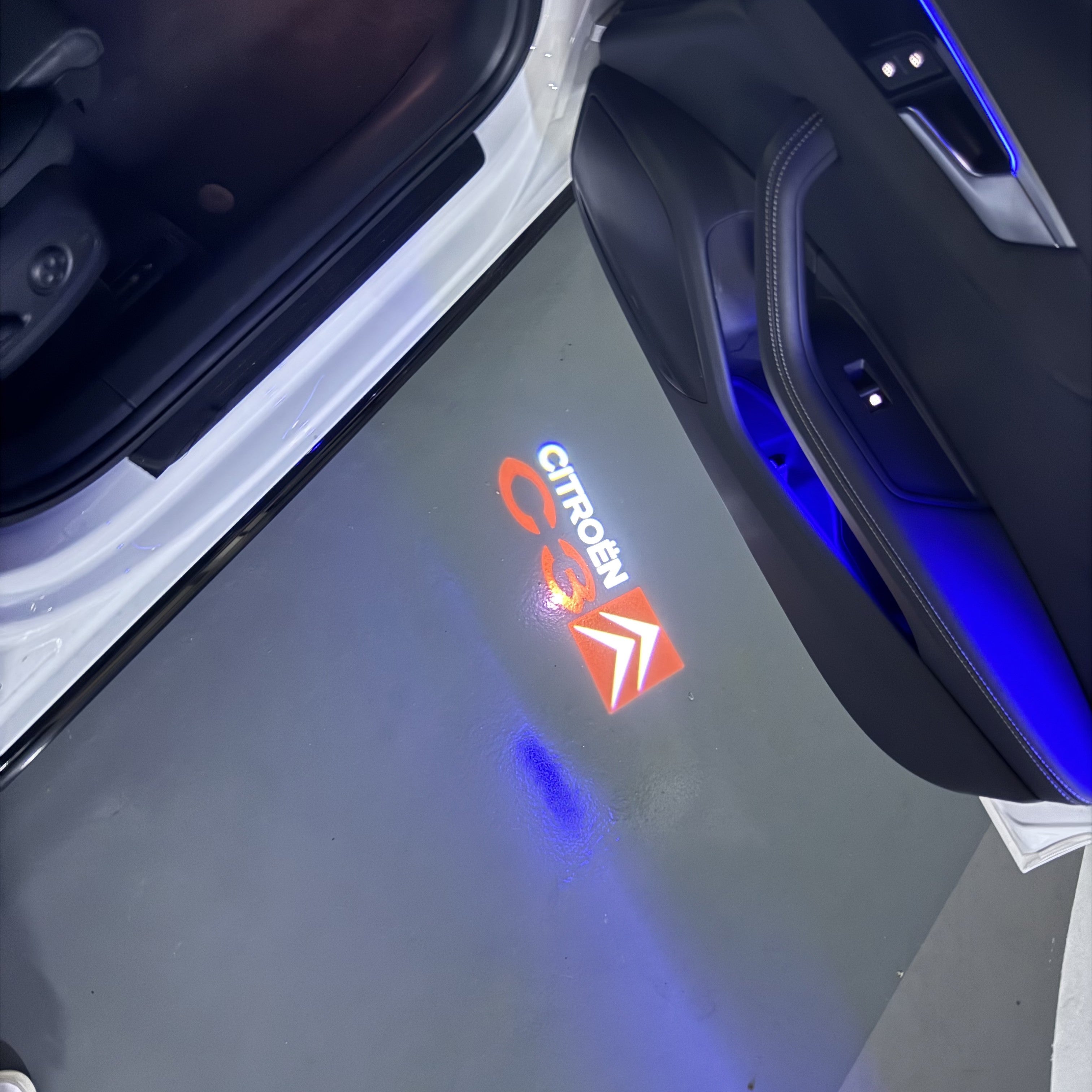 BMW M3 LOGO PROJECTOR LIGHTS Nr.24 (الكمية 1 = 1 مجموعة / 2 أضواء باب)