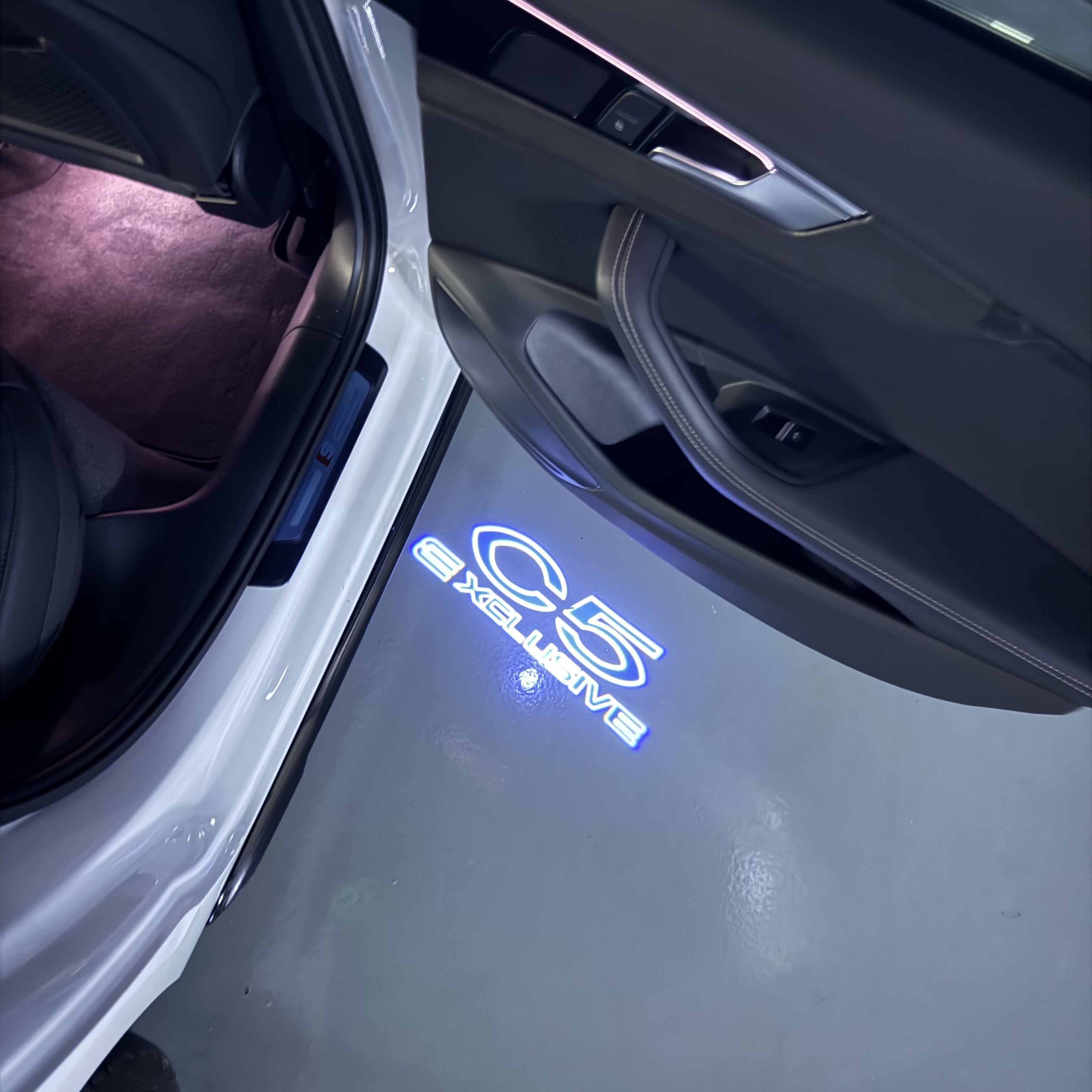 BMW M3 LOGO PROJECTOR LIGHTS Nr.24 (الكمية 1 = 1 مجموعة / 2 أضواء باب)