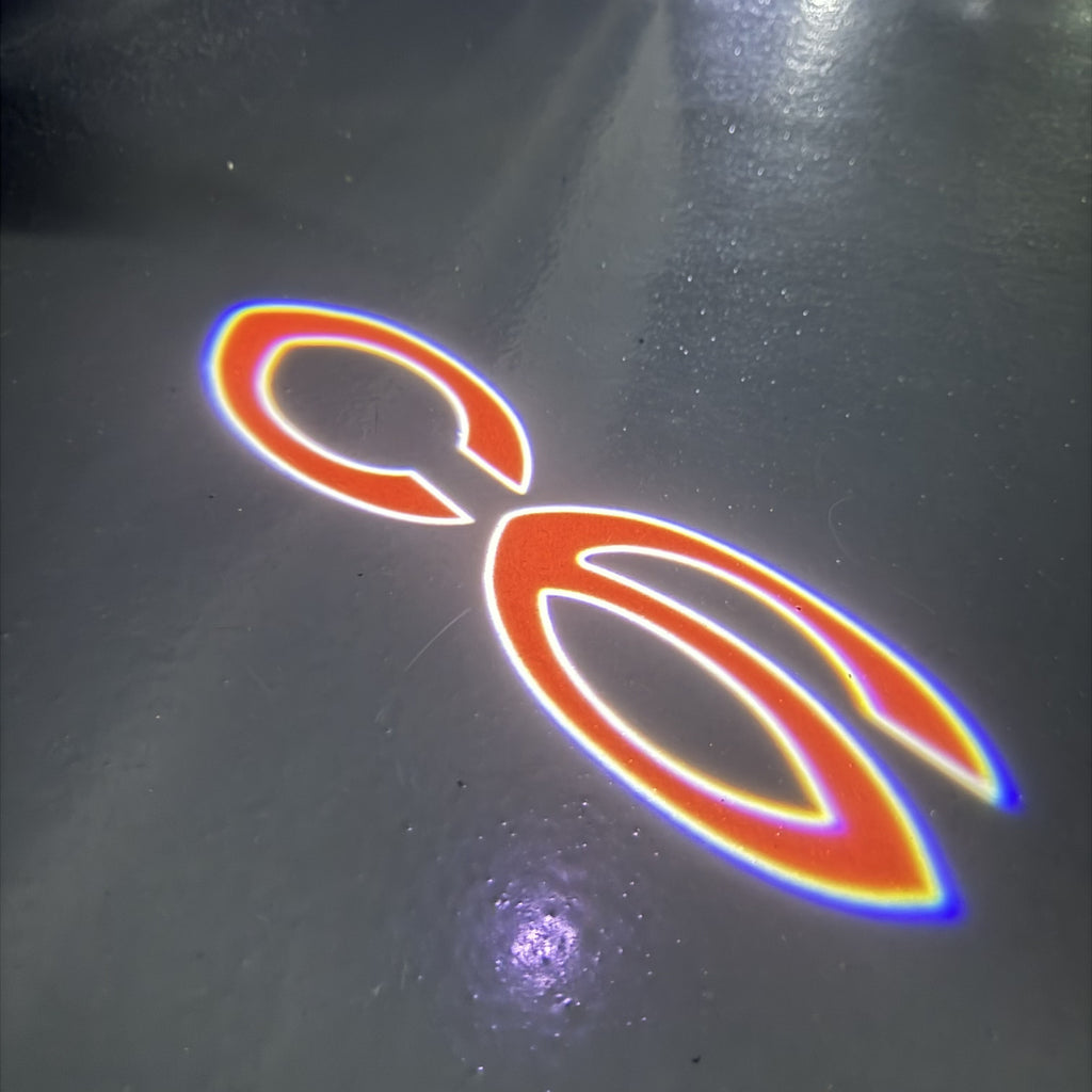 BMW M3 LOGO PROJECTOR LIGHTS Nr.24 (الكمية 1 = 1 مجموعة / 2 أضواء باب)