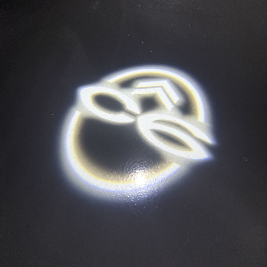 BMW M3 LOGO PROJECTOR LIGHTS Nr.24 (الكمية 1 = 1 مجموعة / 2 أضواء باب)