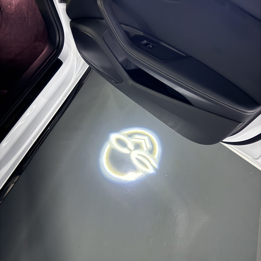 BMW M3 LOGO PROJECTOR LIGHTS Nr.24 (الكمية 1 = 1 مجموعة / 2 أضواء باب)