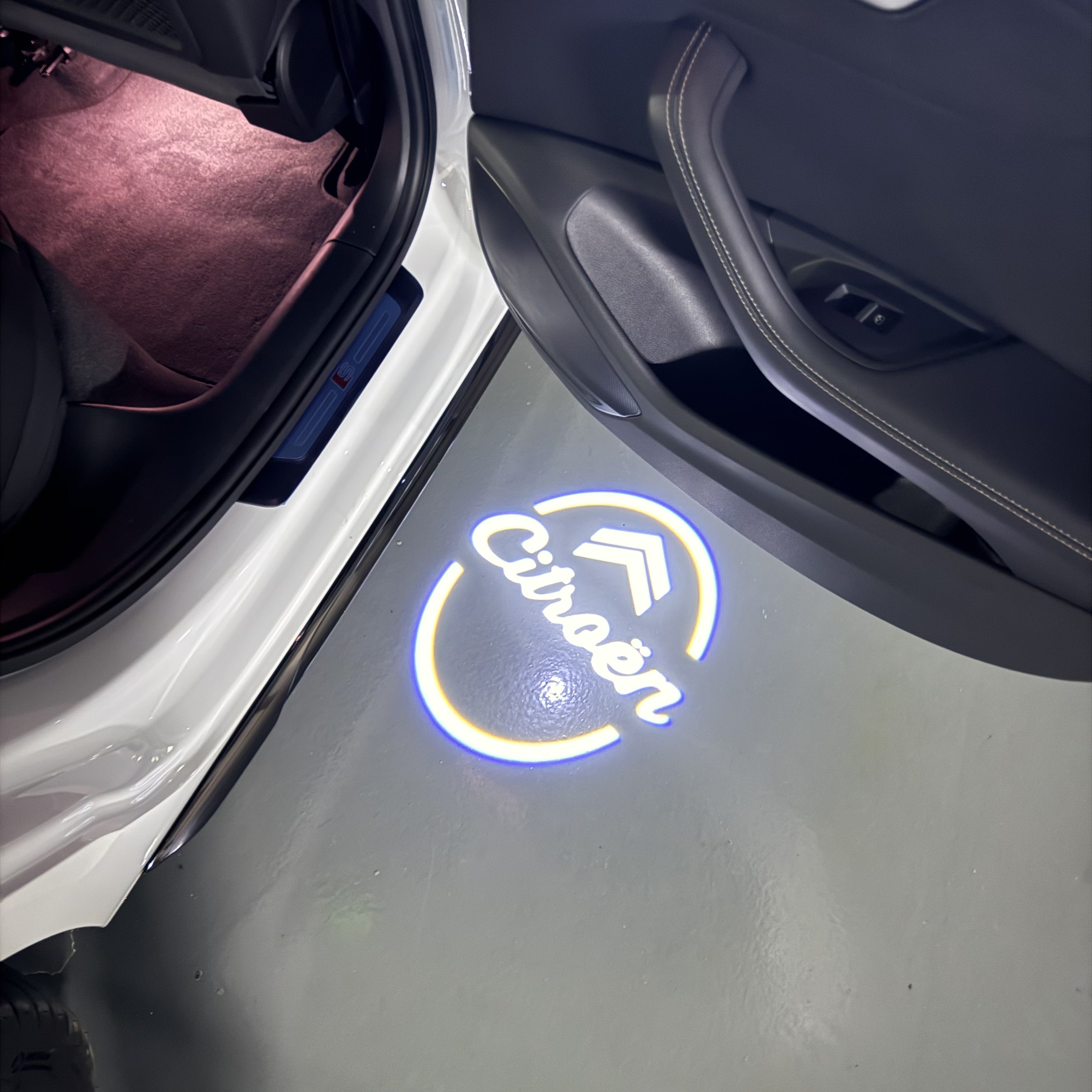 BMW M3 LOGO PROJECTOR LIGHTS Nr.24 (الكمية 1 = 1 مجموعة / 2 أضواء باب)