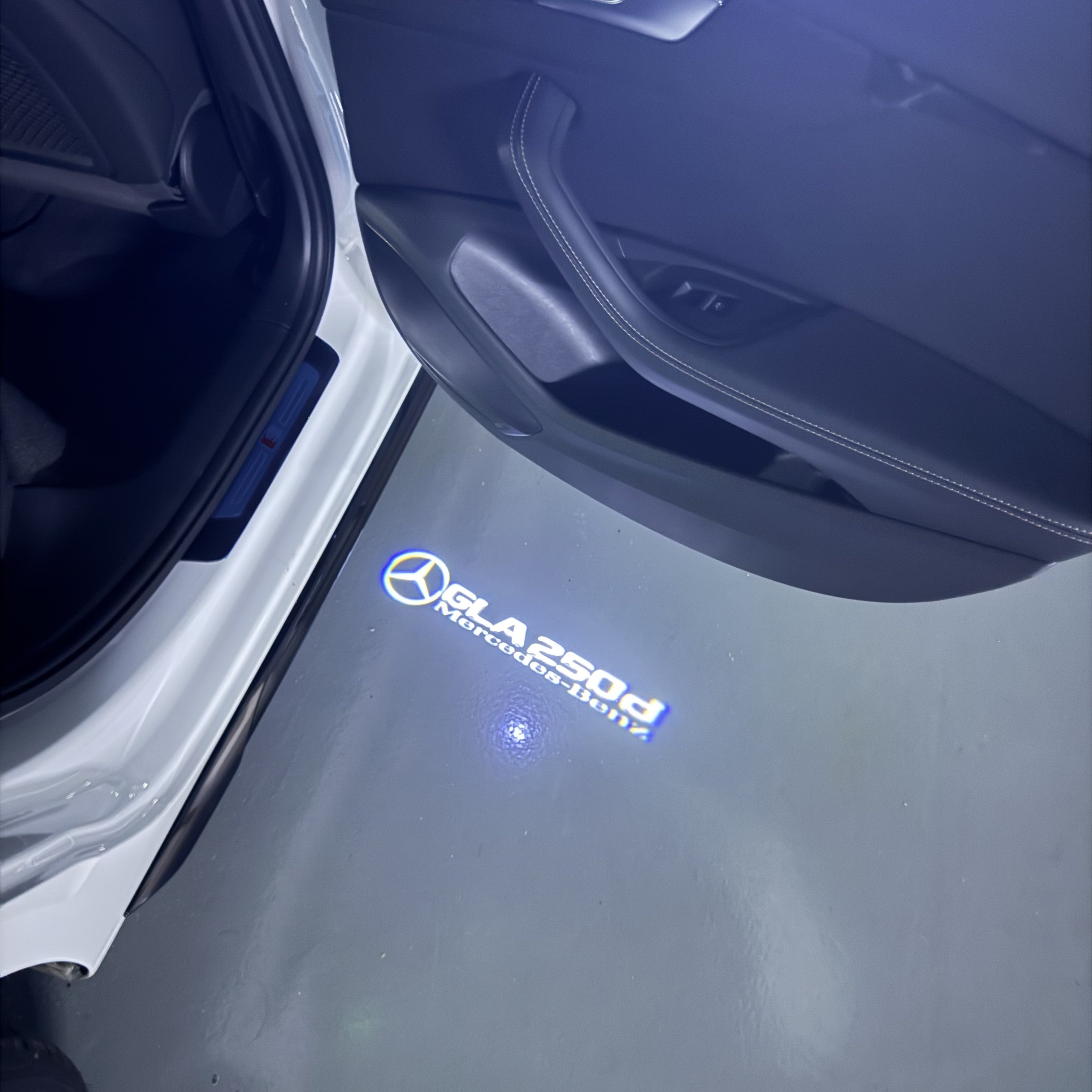 LUCI PROIETTORI LOGO MERCEDES BENZ Nr.03 (quantità 1 = 1 set / 2 luci porta)