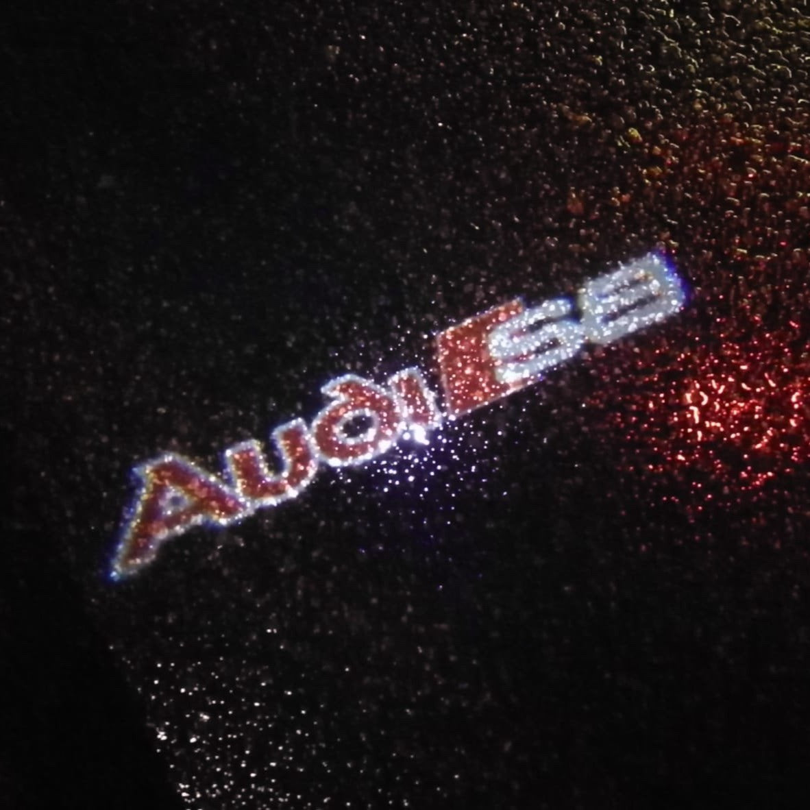 أضواء جهاز عرض شعار AUDI Nr.94 (الكمية 1 = 2 فيلم شعار / 2 مصباح باب)
