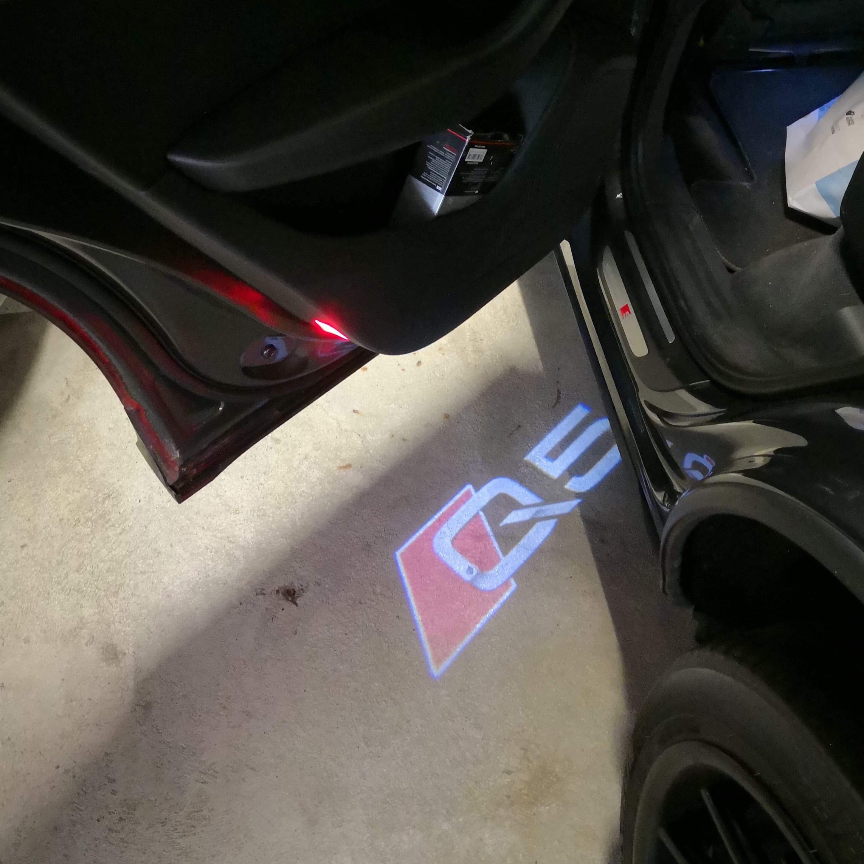 AUDI LOGO PROJECTOT LIGHTS Nr.78 (الكمية 1 = 2 Logo Films /2 أضواء الباب)