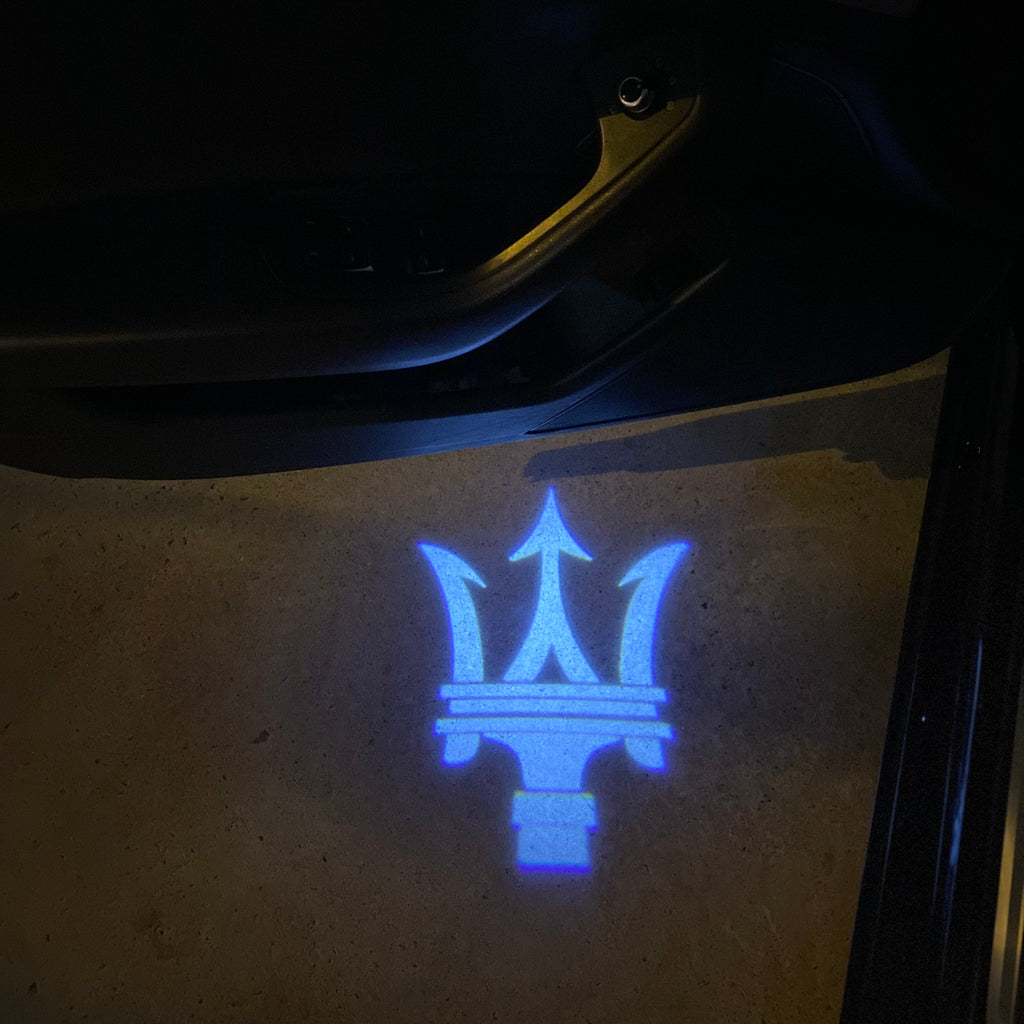 Maserati LOGO PROJECROTR LIGHTS Nr.01 (Anzahl 1 = 1 Sets / 2 Türleuchten)