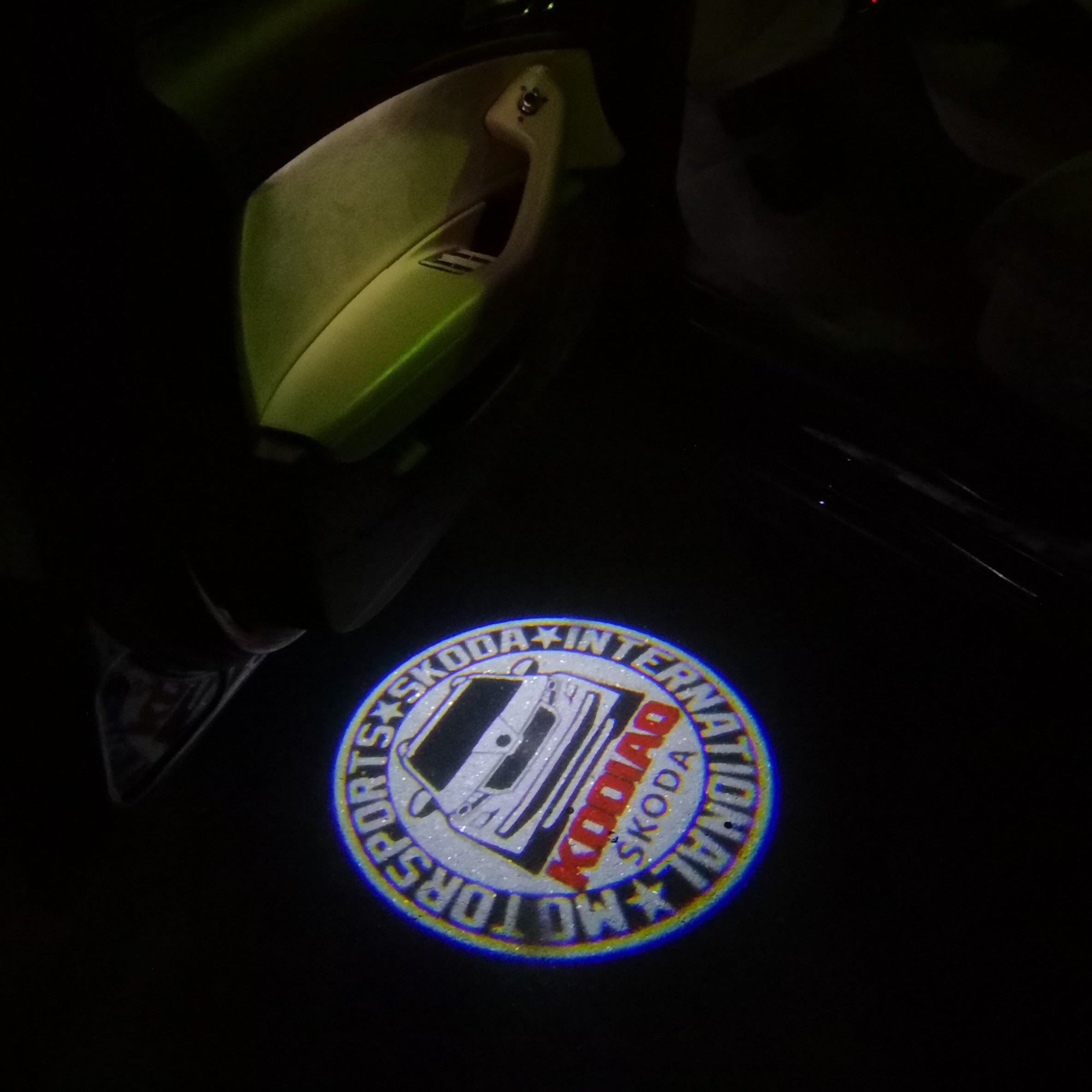 SKODA KODIAQ LOGO LIGHTS Nr.54 (Menge 1 = 2 Logo Film / 2 Türlichter)