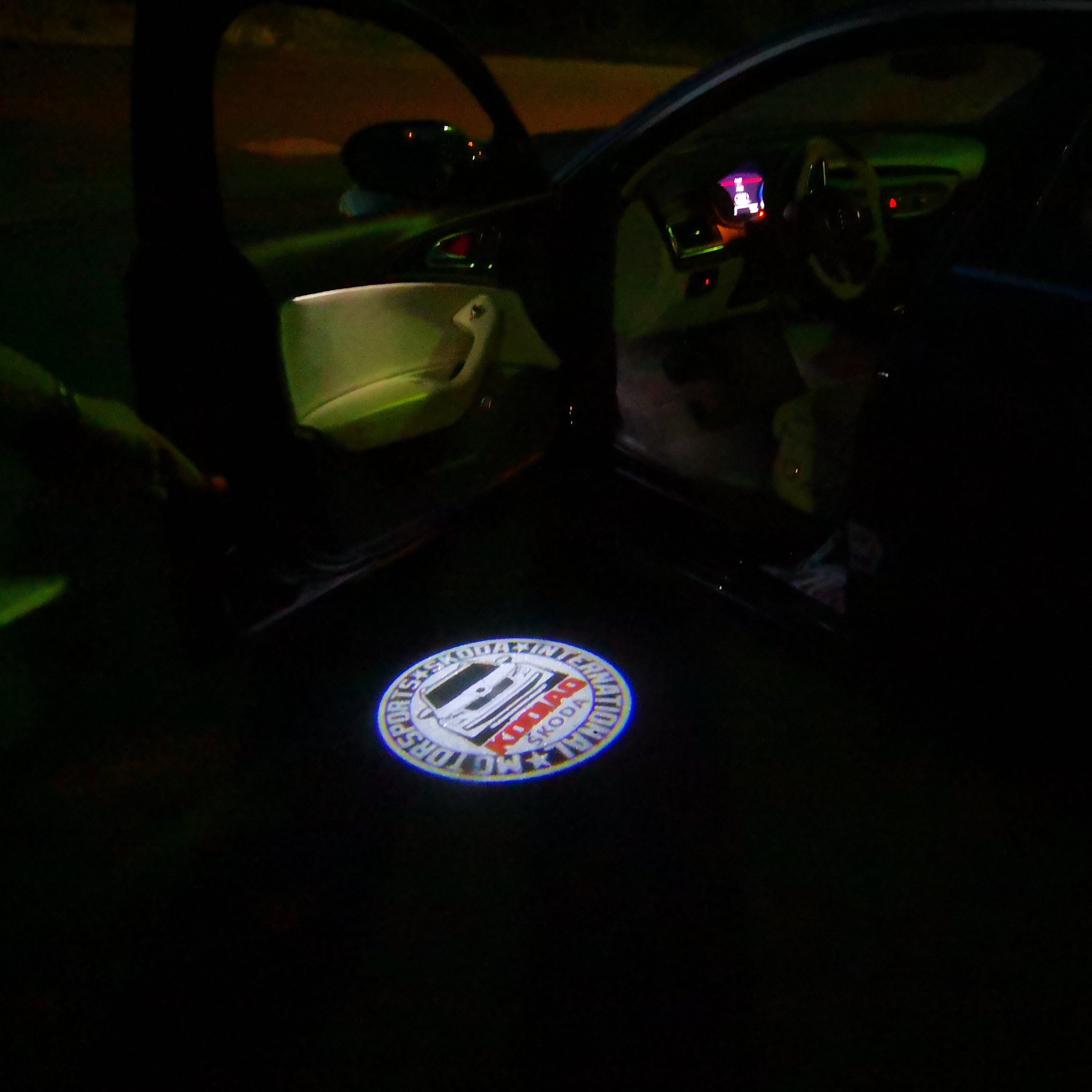 SKODA KODIAQ LOGO LIGHTS Nr.54 (Menge 1 = 2 Logo Film / 2 Türlichter)