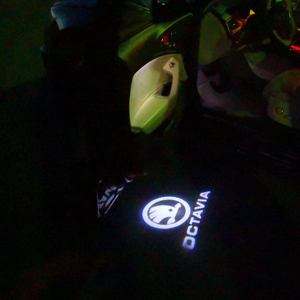PROYECTOTO DE LUZES DE LOGO DE LOGO DE SKODA OCTAVIA Nr.49 (hoeveelheid 1 = 2 Película de logotipo / 2 por luces)