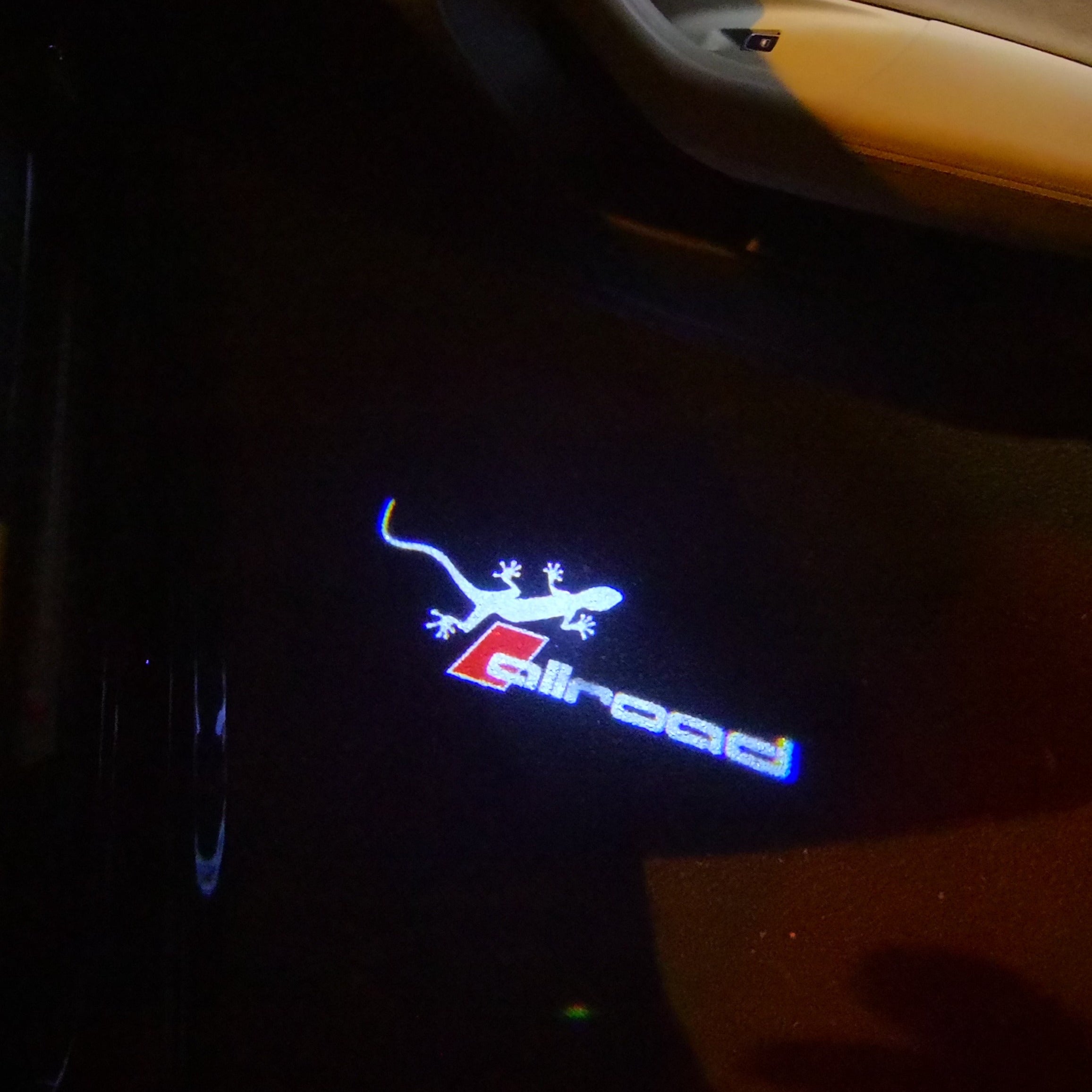 أودي ALLROAD GECKO LOGO PROJECTOT أضواء Nr.147 (كمية 1 = 2 شعار الأفلام و 2 أضواء الباب)