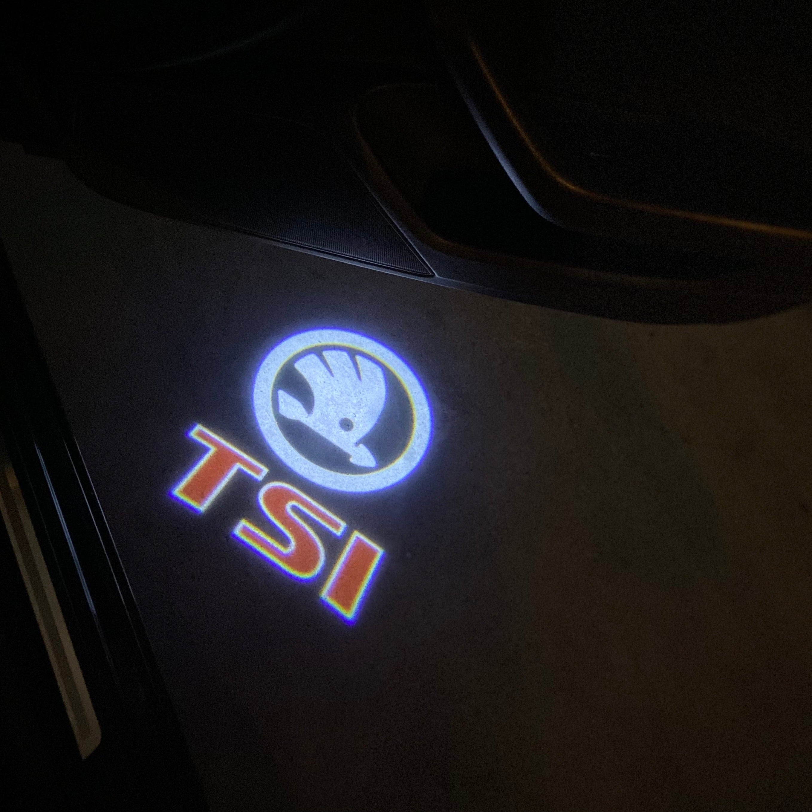 SKODA LOGO PROJECTOT LIGHTS Nr.09 (Menge 1 = 2 Logo Film / 2 Türleuchten)