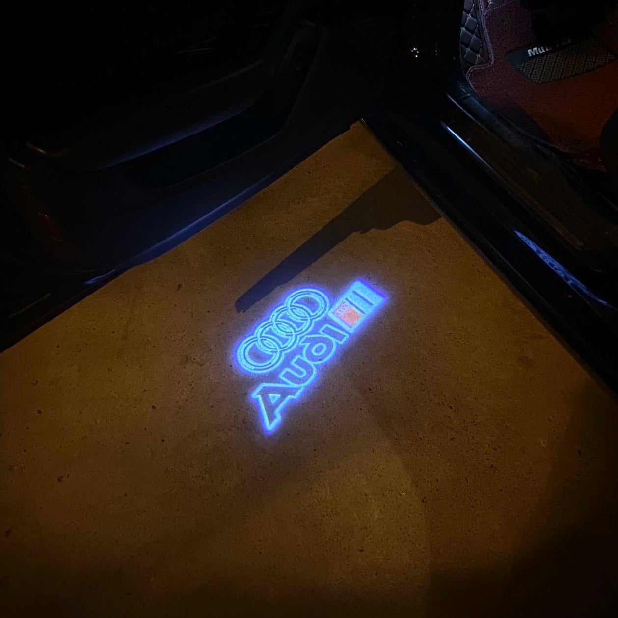 AUDI LOGO PROJECTOT LIGHTS Nr.19 (الكمية 1 = 2 Logo Films /2 أضواء الباب)