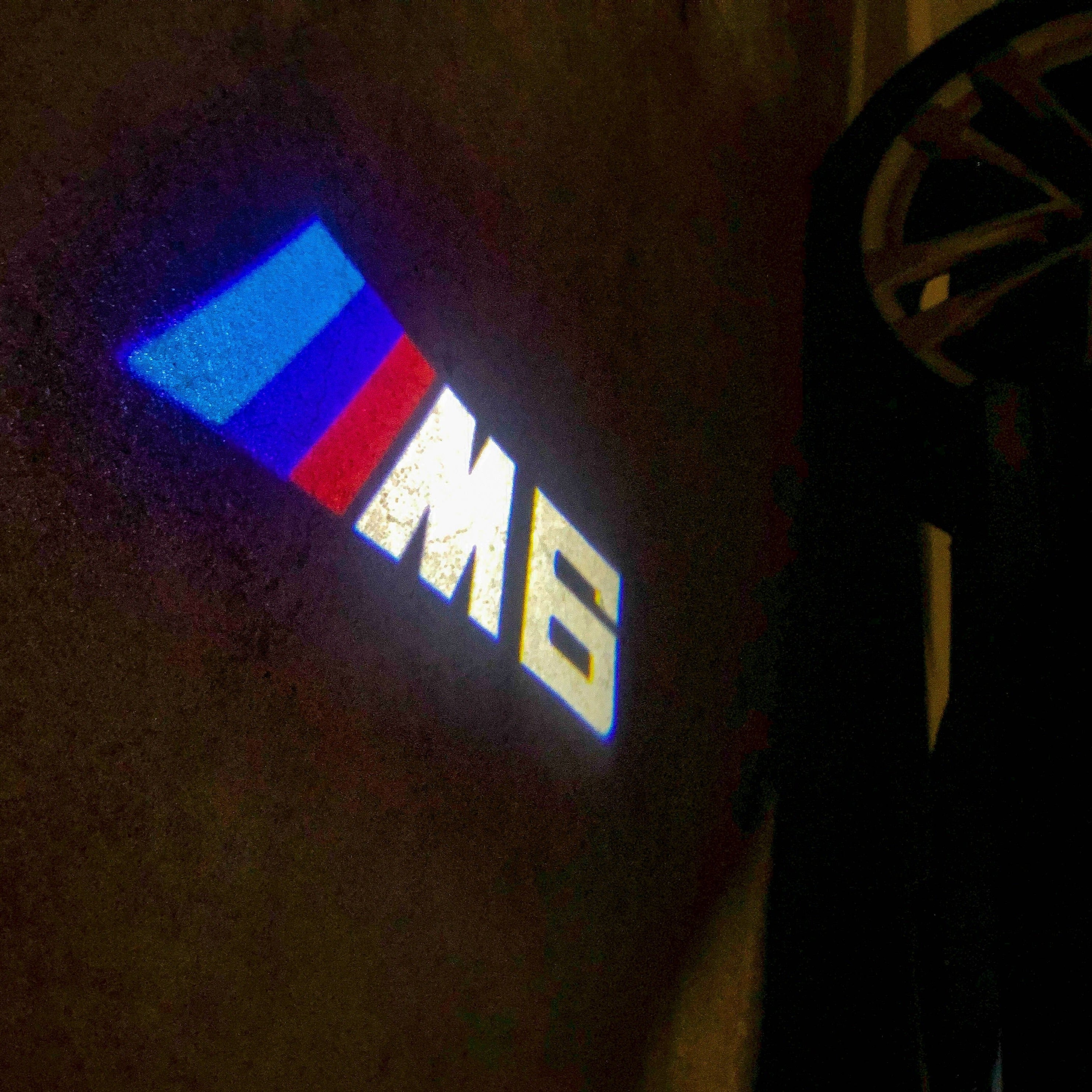BMW M6 LOGO PROJECTOT LIGHTS Nr.04 (cantidad 1 = 1 juego/2 luces de puerta)