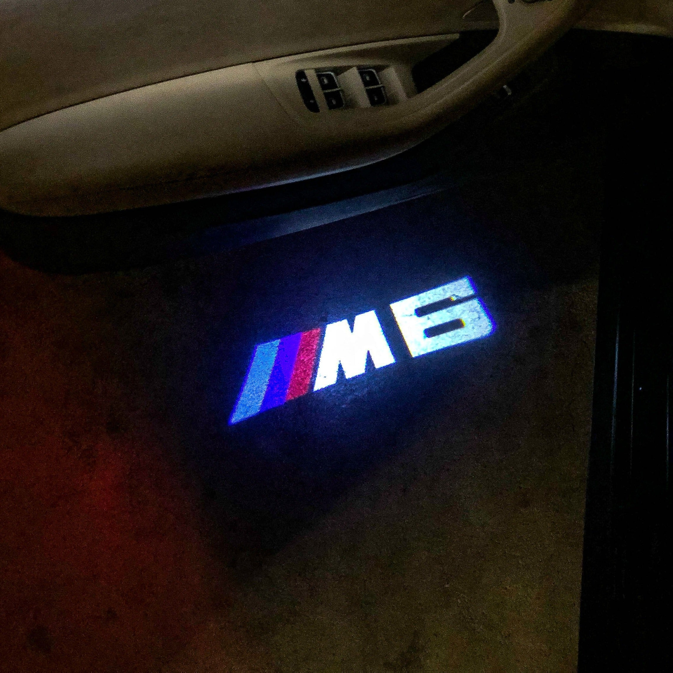 BMW M6 LOGO PROJECTOT LIGHTS Nr.04 (cantidad 1 = 1 juego/2 luces de puerta)