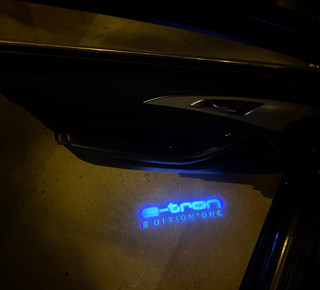 AUDI LOGO PROJECTOT LIGHTS Nr.19 (الكمية 1 = 2 Logo Films /2 أضواء الباب)