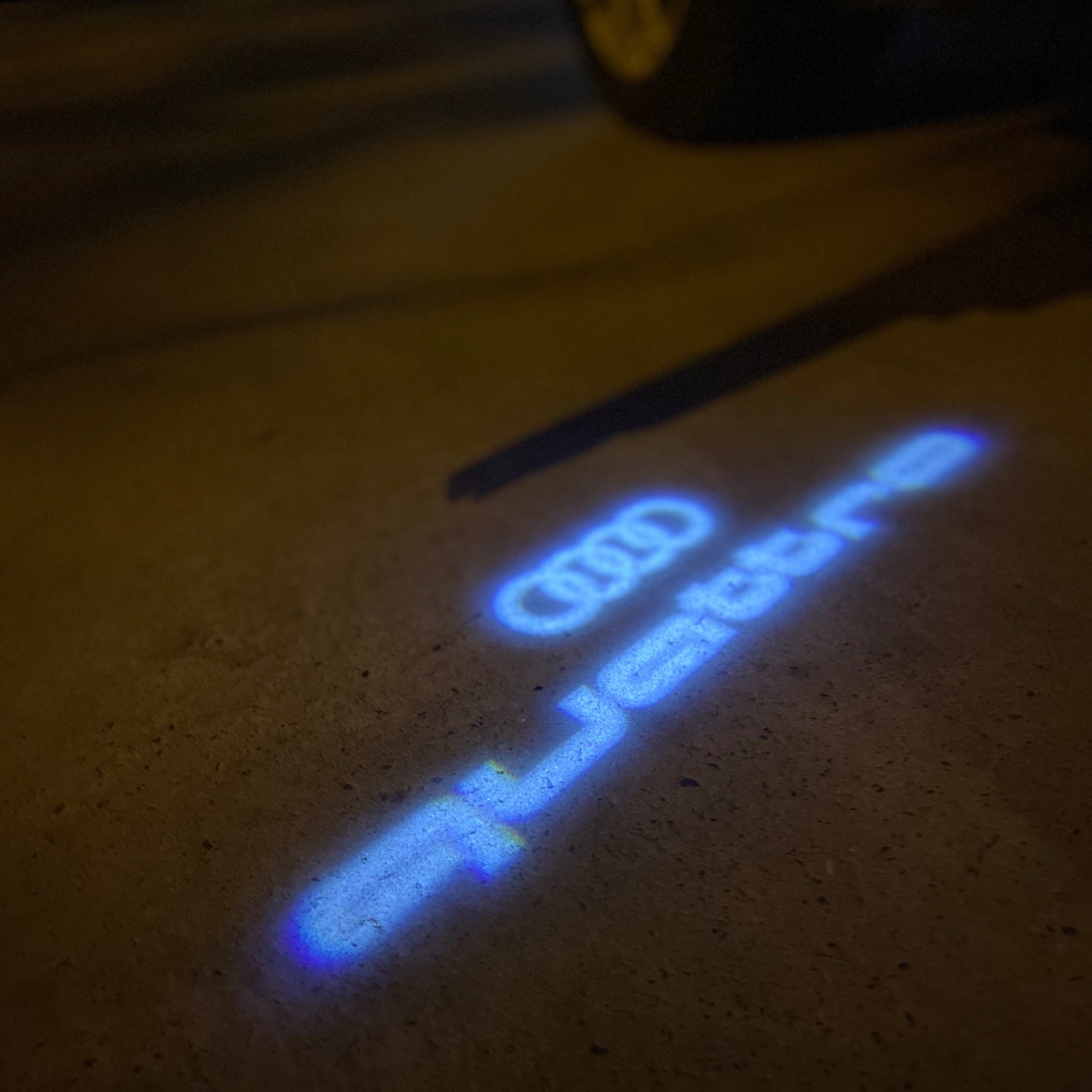 AUDI LOGO PROJECTOT LIGHTS Nr.19 (الكمية 1 = 2 Logo Films /2 أضواء الباب)