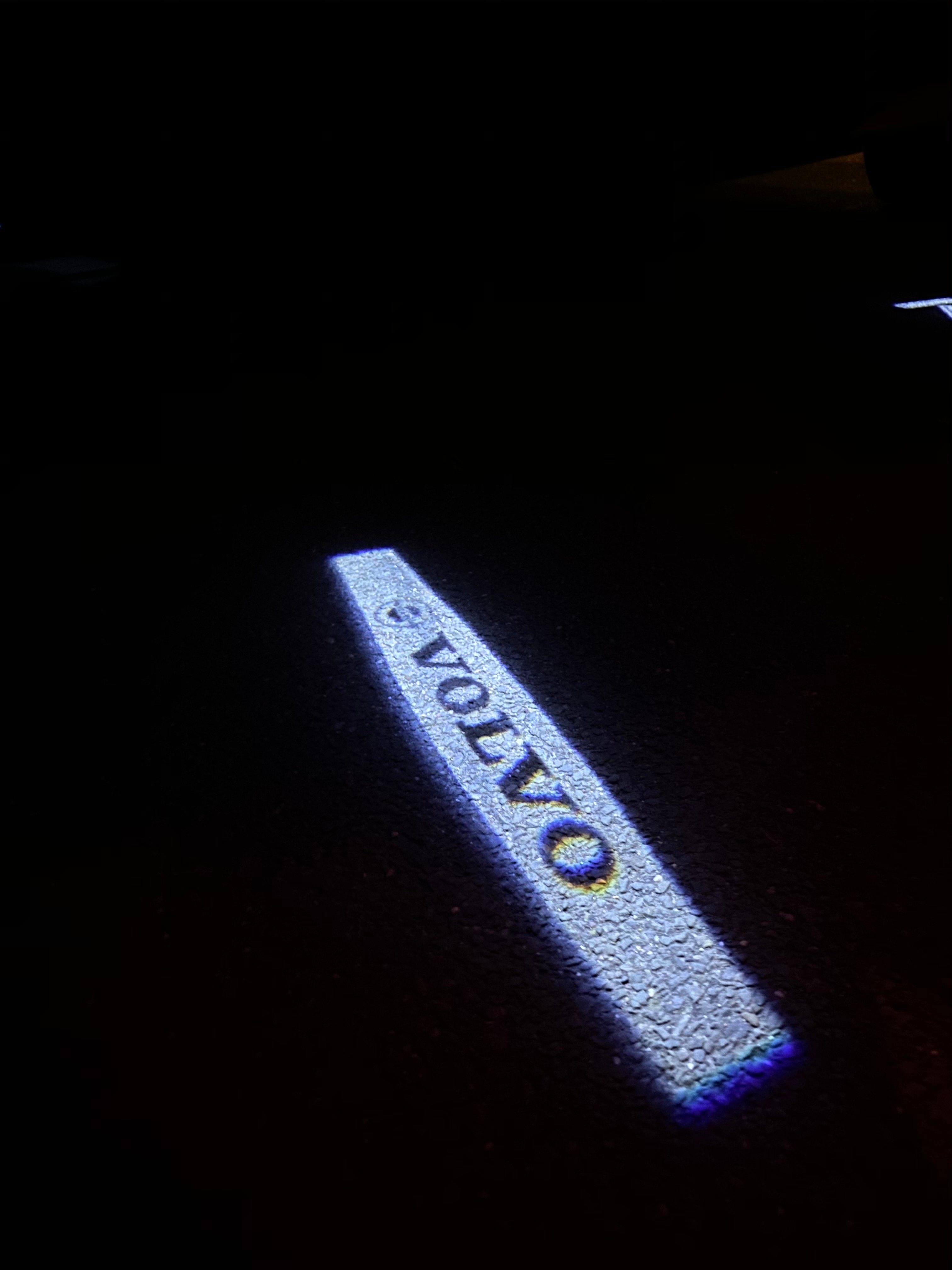 Volvo LOGO PROJECROTR LIGHTS Nr.52 (Menge 1 = 2 Logo Film / 2 Türleuchten)