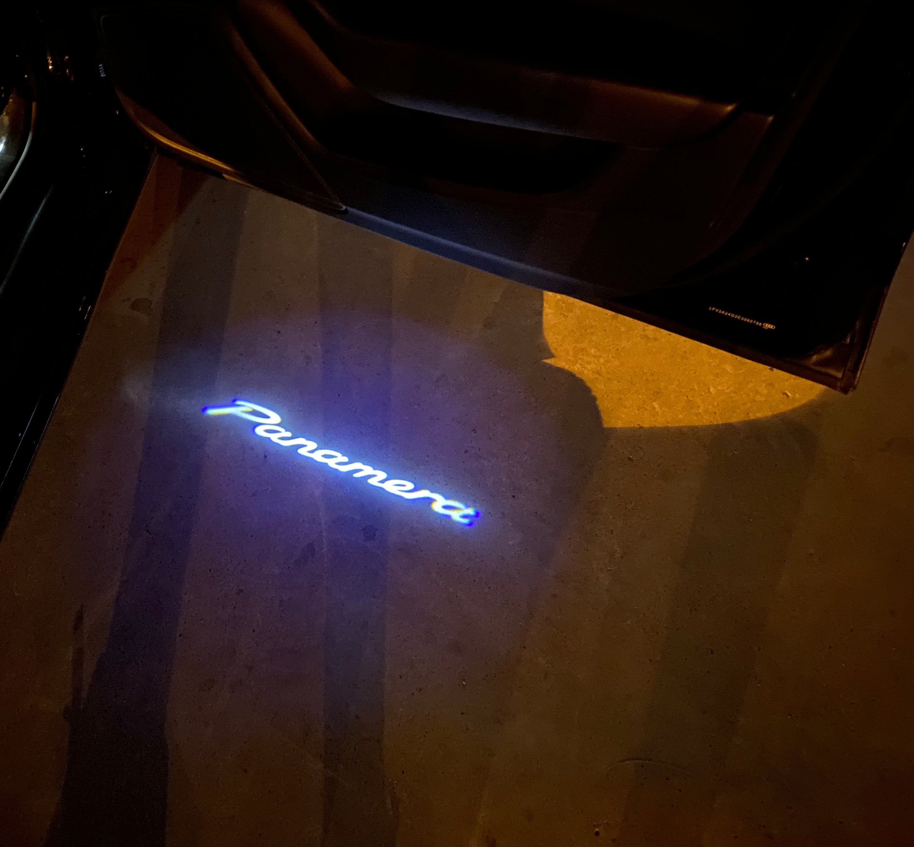 PROJECTEURS PORSCHE LOGO Nr.84 (quantité 1 = 2 Film Logo / 2 feux de porte)