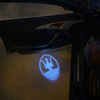 Maserati LOGO PROJECROTR LIGHTS Nr.01 (Anzahl 1 = 1 Sets / 2 Türleuchten)