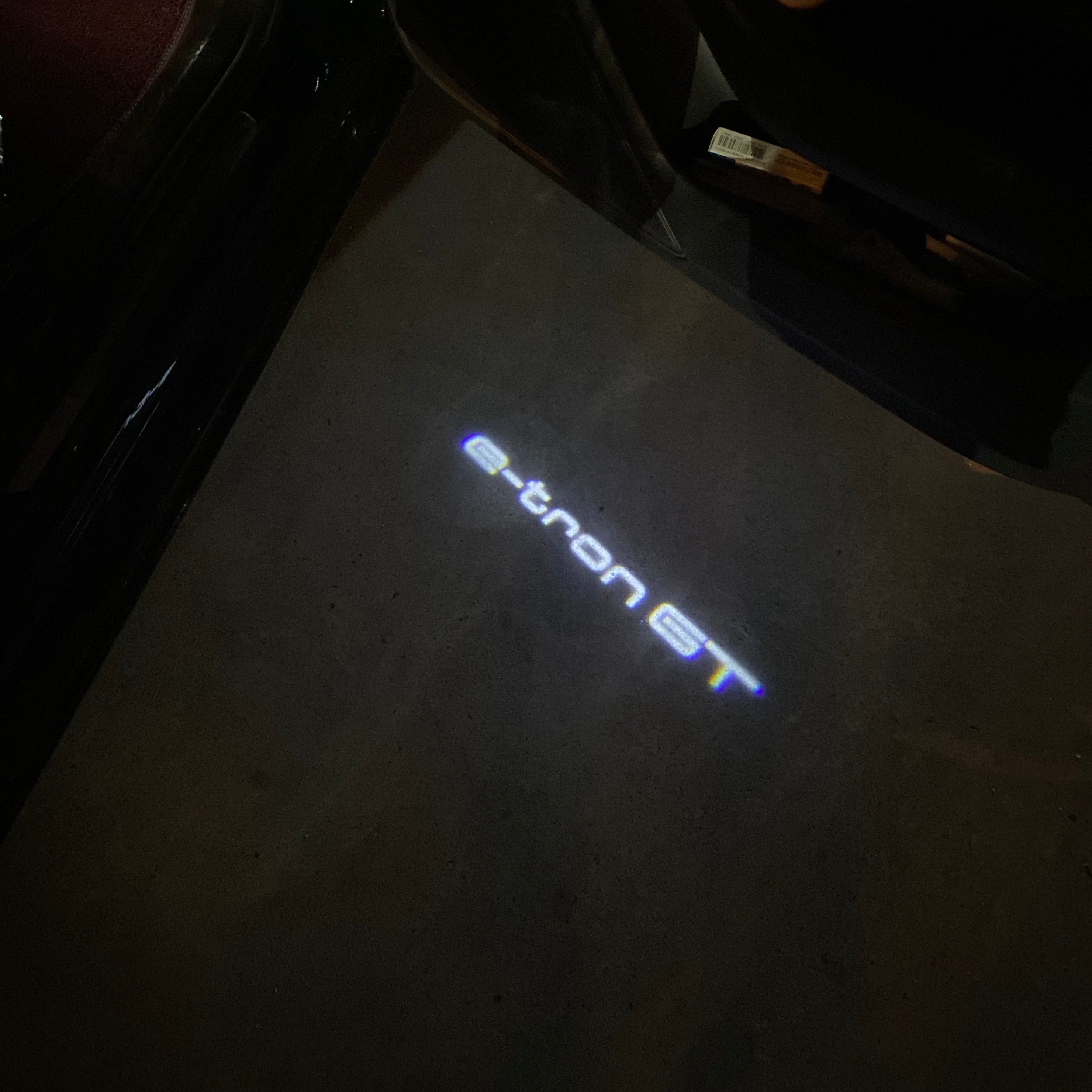AUDI LOGO PROJECTOT LIGHTS Nr.19 (الكمية 1 = 2 Logo Films /2 أضواء الباب)