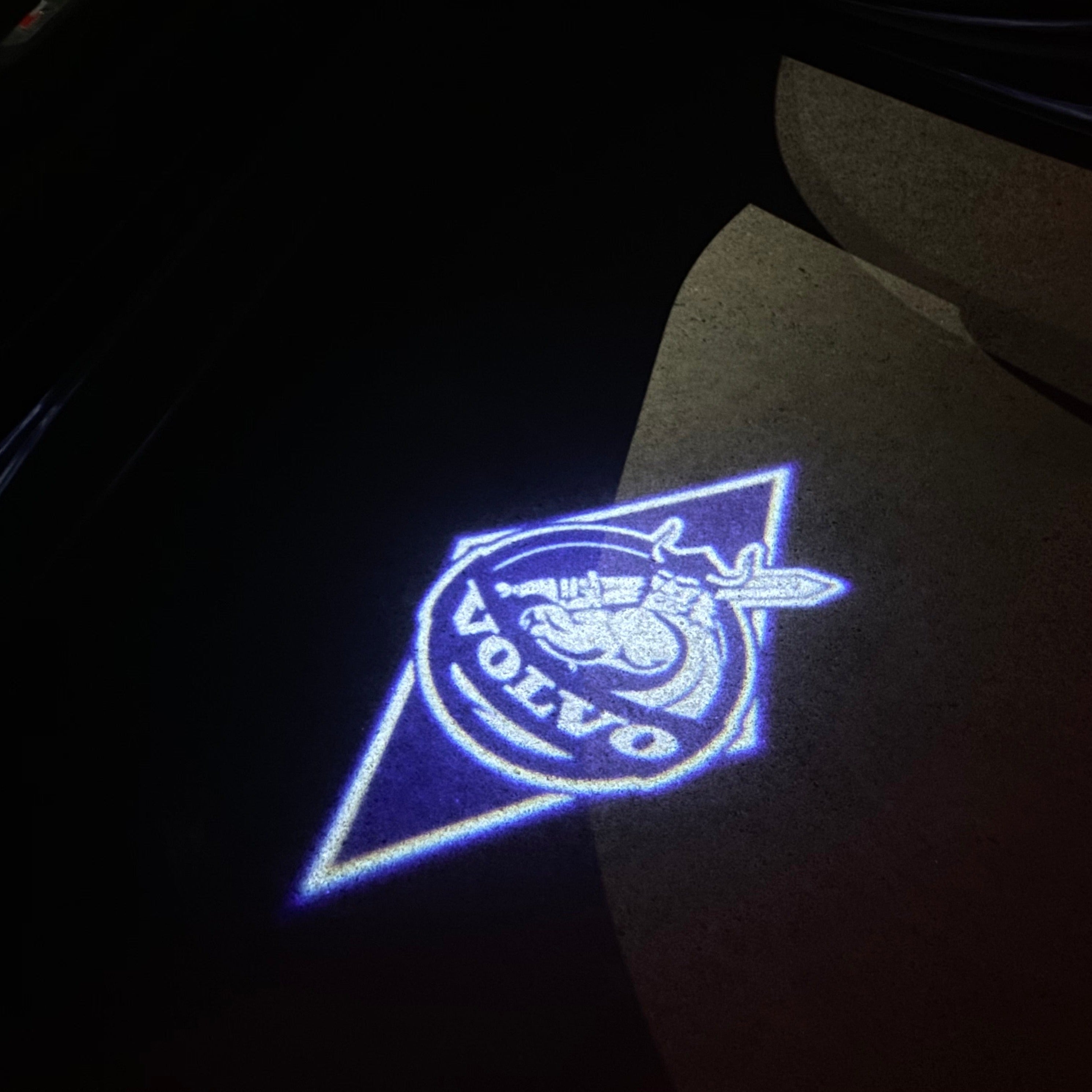Volvo LOGO PROJECROTR LIGHTS Nr.137 (Menge 1 = 2 Logo Film / 2 Türleuchten)
