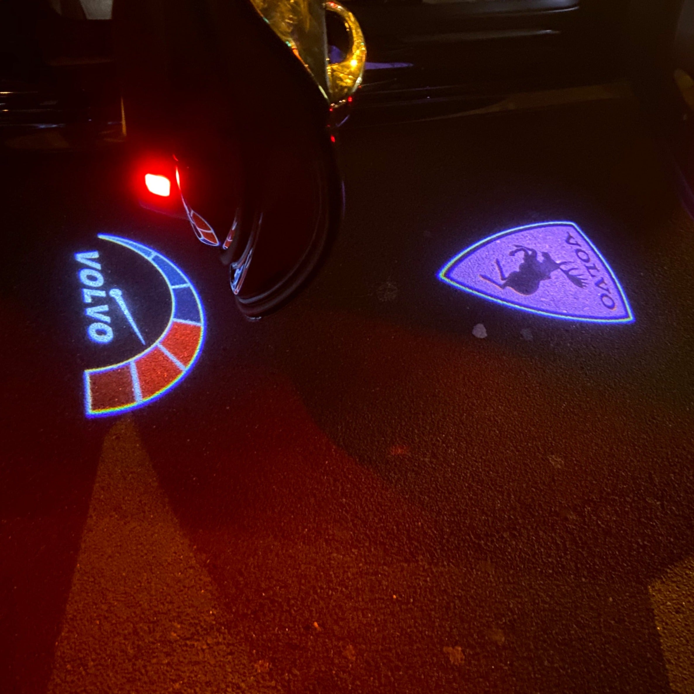 Volvo LOGO PROJECROTR LIGHTS Nr.77 (Menge 1 = 2 Logo Film / 2 Türleuchten)