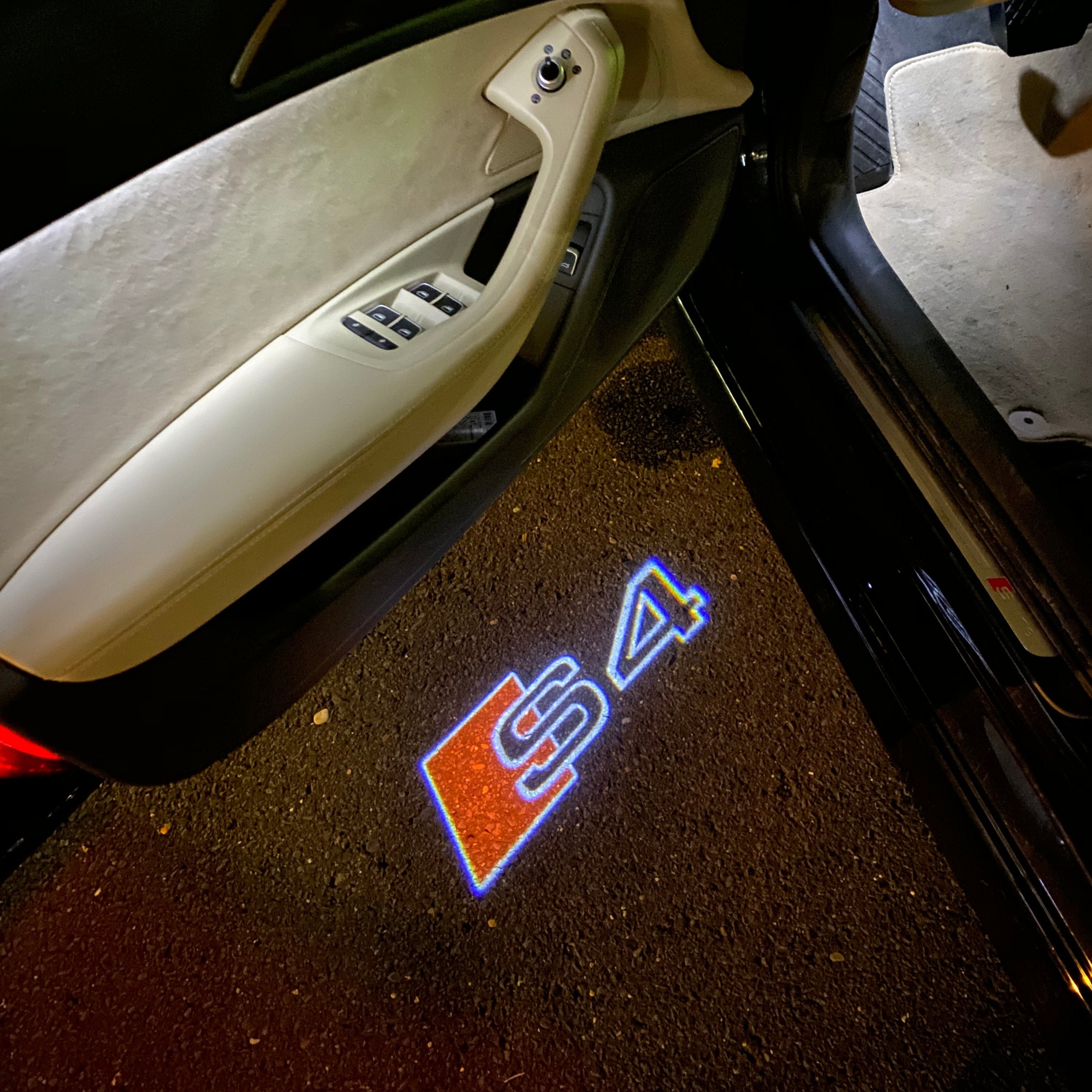 AUDI LOGO PROJECTOT LIGHTS Nr.19 (الكمية 1 = 2 Logo Films /2 أضواء الباب)