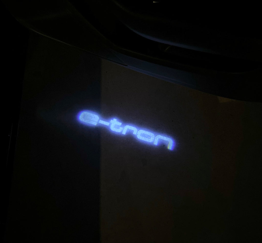 AUDI LOGO PROJECTOT LIGHTS Nr.19 (الكمية 1 = 2 Logo Films /2 أضواء الباب)