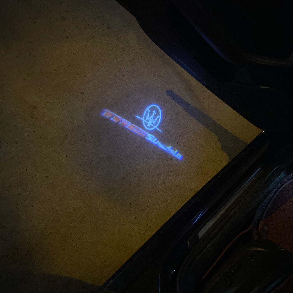 Maserati LOGO PROJECROTR LIGHTS Nr.01 (Anzahl 1 = 1 Sets / 2 Türleuchten)