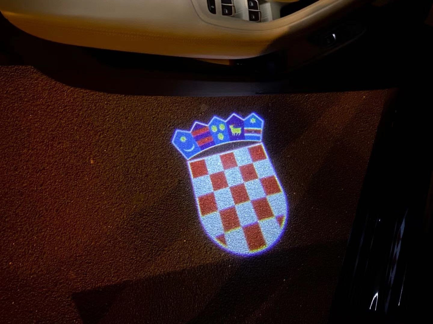 Republika Hrvatska National Flag logo (quantità 1 = 1 set / 2 logo film / Può sostituire le luci altri loghi)