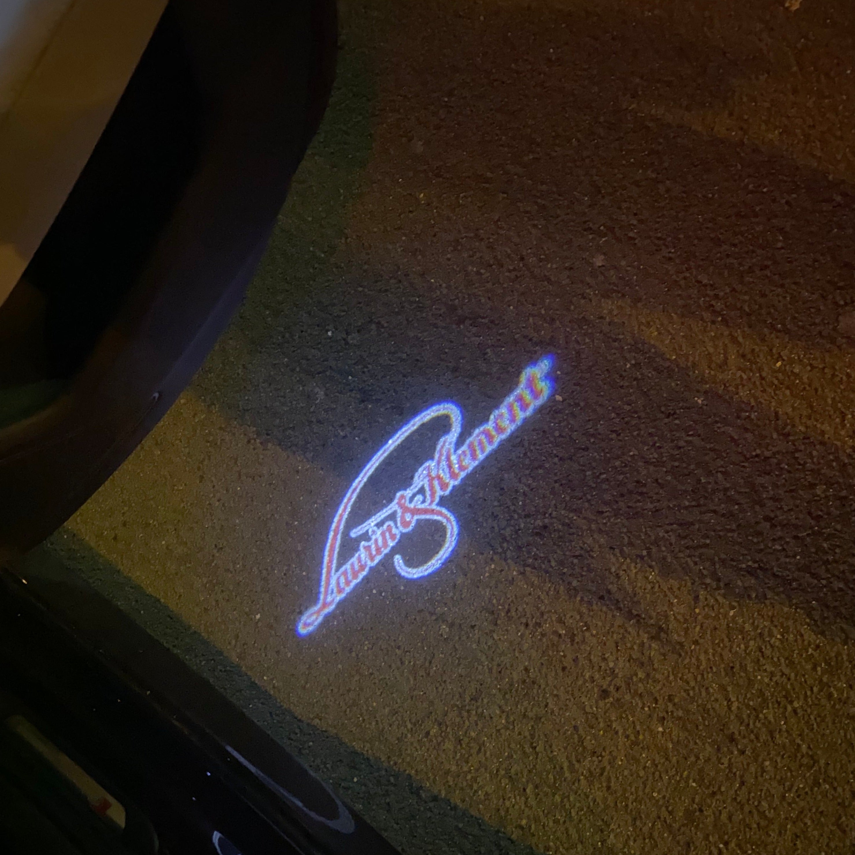 SKODA Laurin&klement LOGO PROJECTOT LIGHTS Nr.19 (Menge 1 = 2 Logofolien /2 Türleuchten)