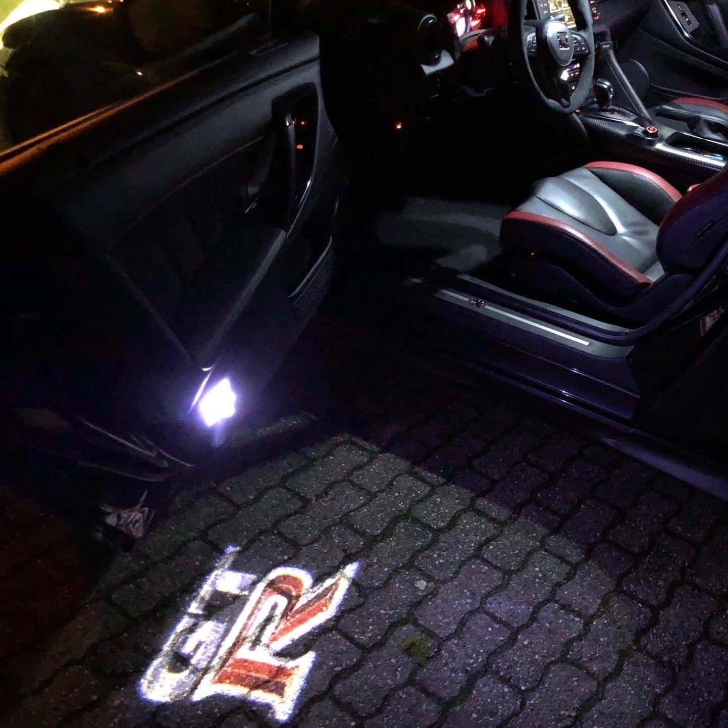 GTR R35 PROJECTOT LIGHTS Nr.01 (quantità 1 = 2 Film logo /2 luci porta)