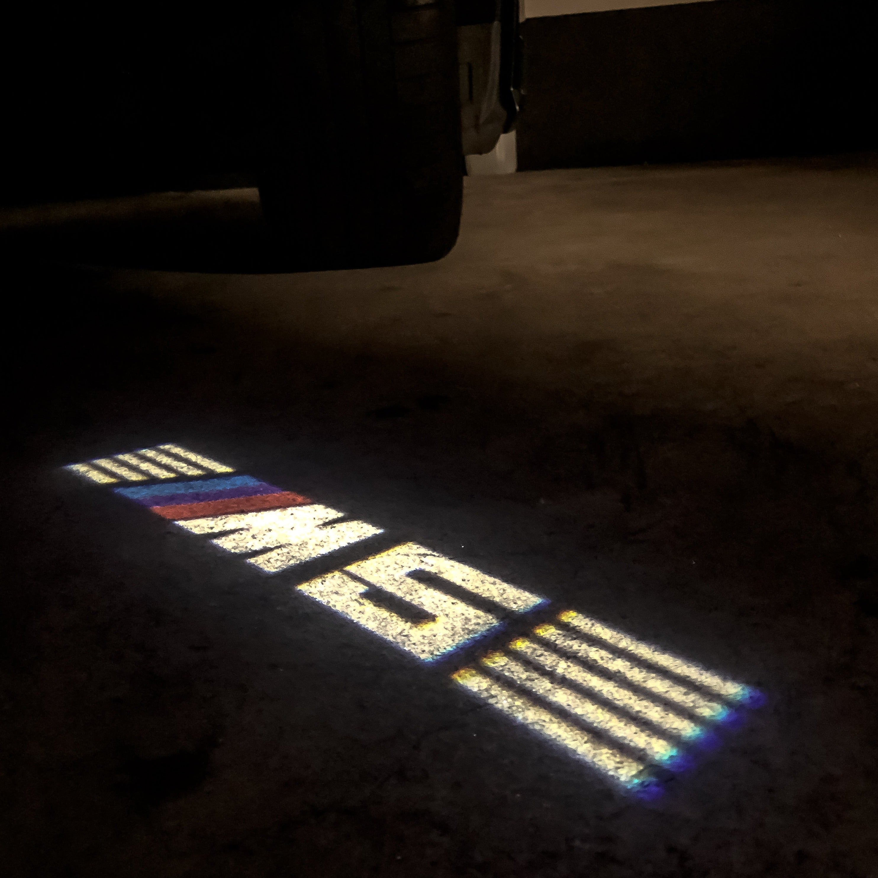BMW M5 LOGO PROJECTOT LIGHTS Nr.23 (cantidad 1 = 1 juego/2 luces de puerta)