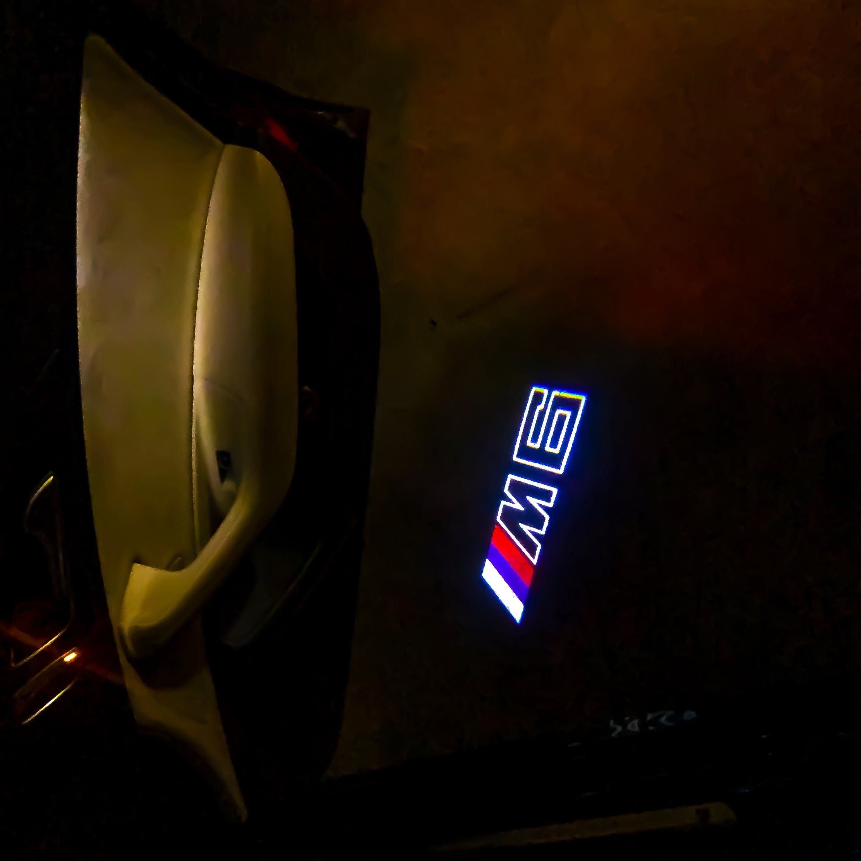 BMW M6 LOGO PROJECTOT LIGHTS Nr.04 (cantidad 1 = 1 juego/2 luces de puerta)