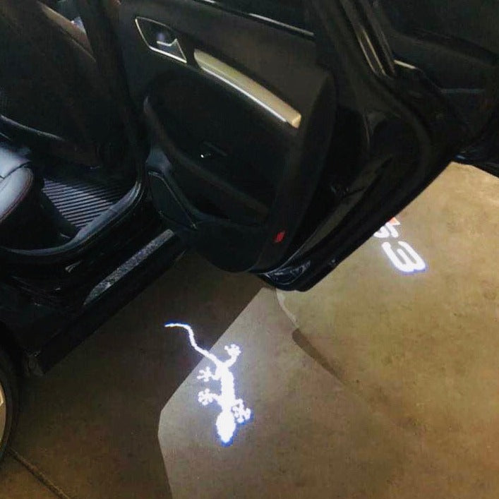 AUDI QUATTRO GECKO LOGO PROJECTOR LIGHTS Nr.67 (الكمية 1 = 2 فيلم شعار / 2 باب)