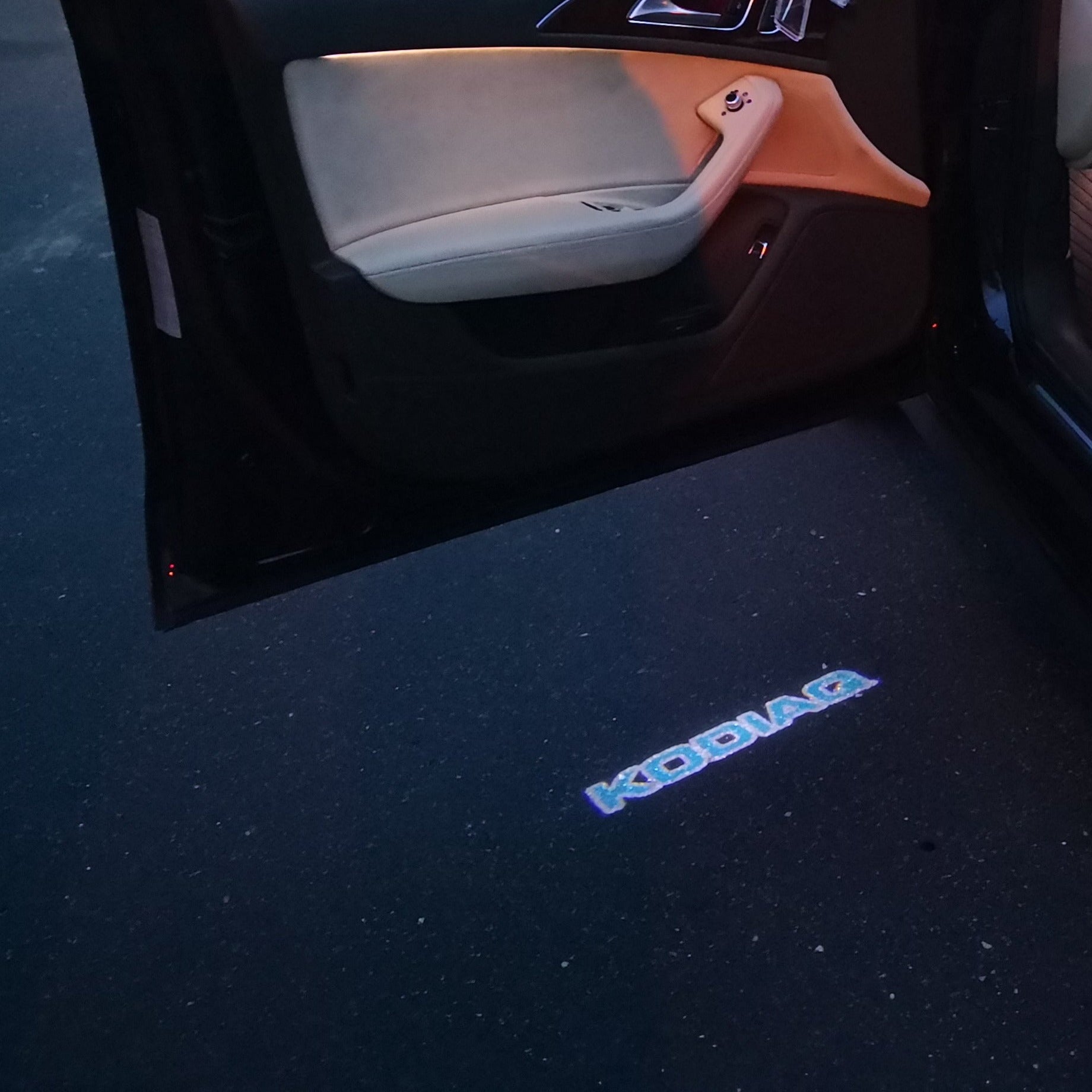 SKODA KODIAQ LOGO PROJECTOT LIGHTS Nr.99 (Menge 1 = 2 Logo Film/2 Türleuchten)