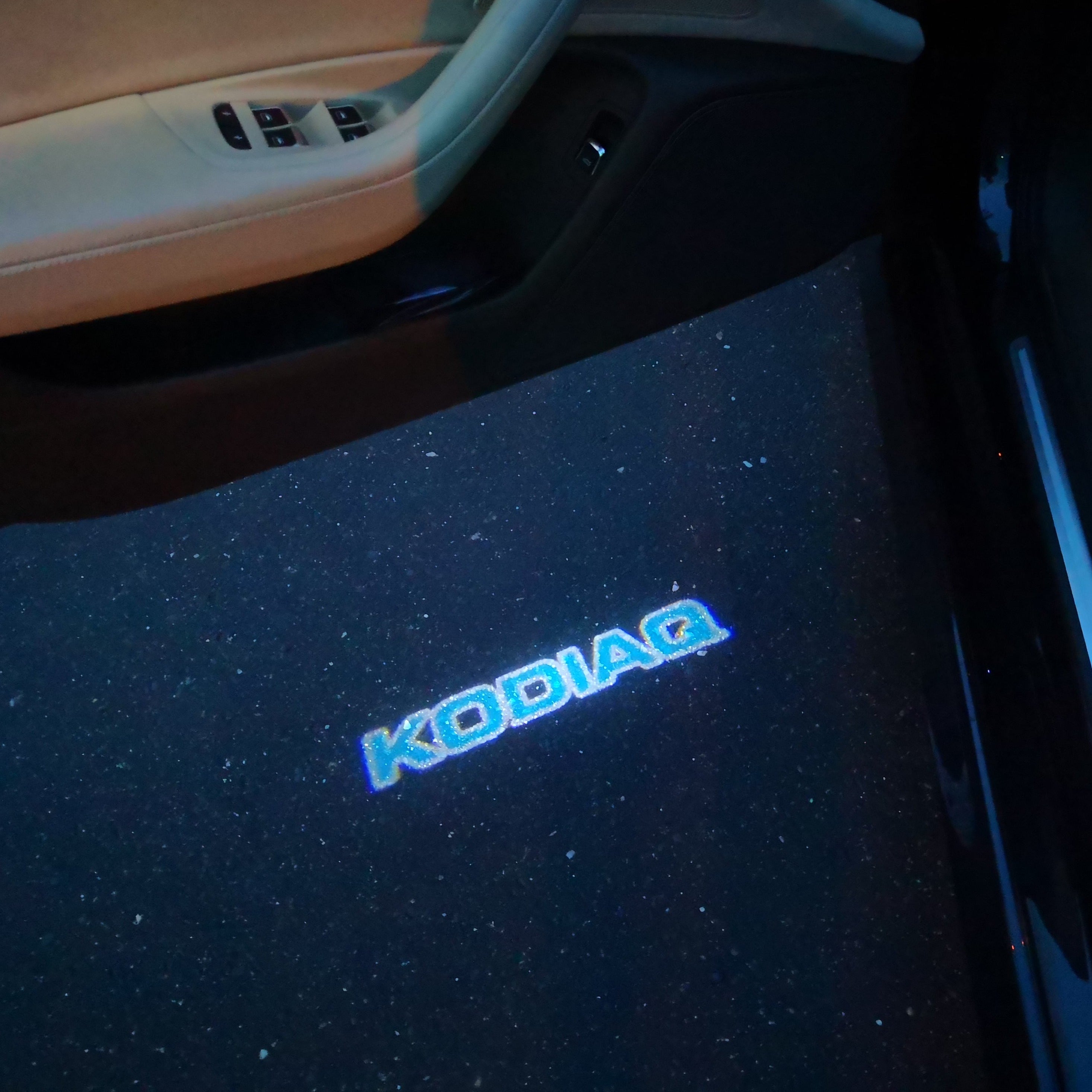 SKODA KODIAQ LOGO PROJECTOT LIGHTS Nr.99 (Menge 1 = 2 Logo Film/2 Türleuchten)