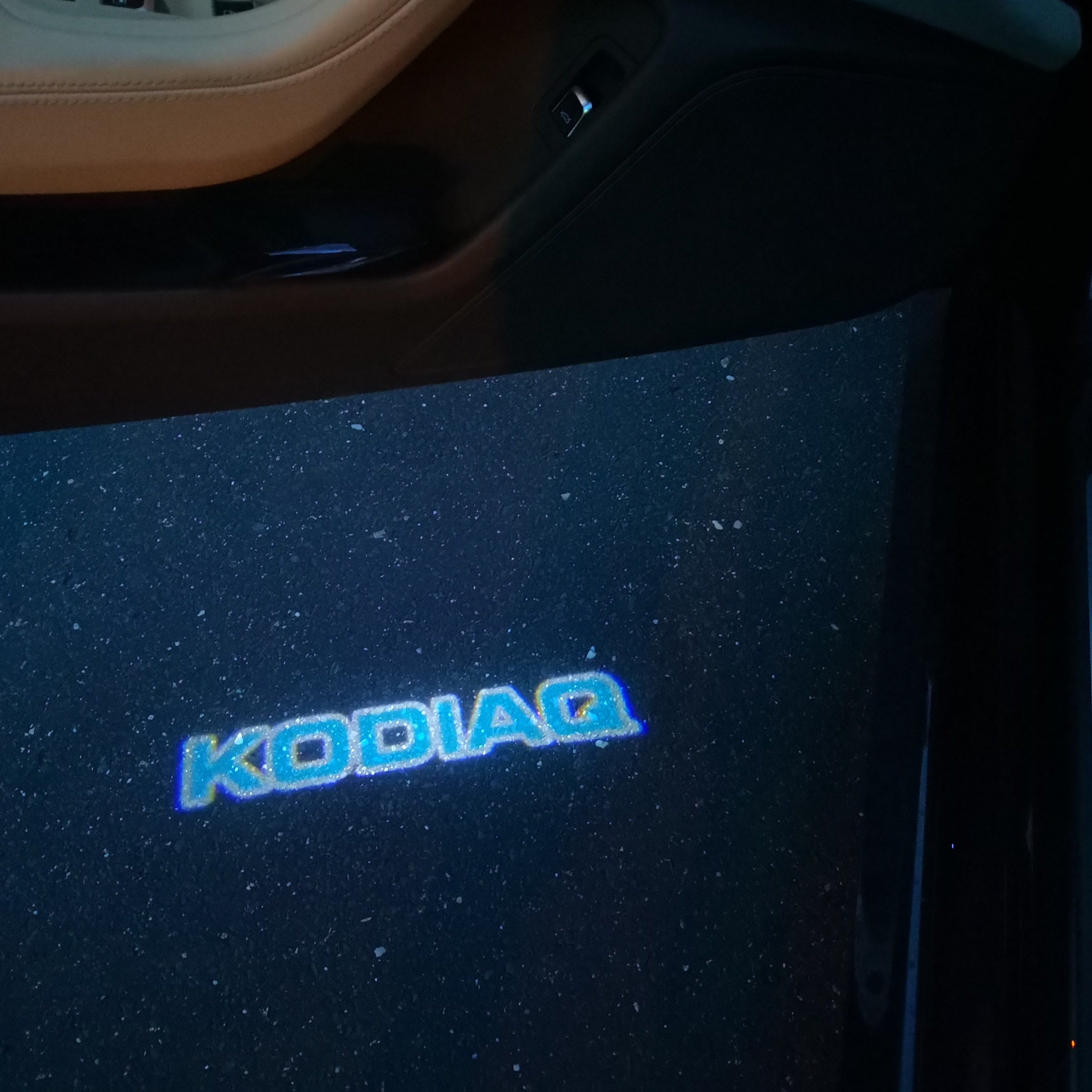 SKODA KODIAQ LOGO PROJECTOT LIGHTS Nr.99 (Menge 1 = 2 Logo Film/2 Türleuchten)