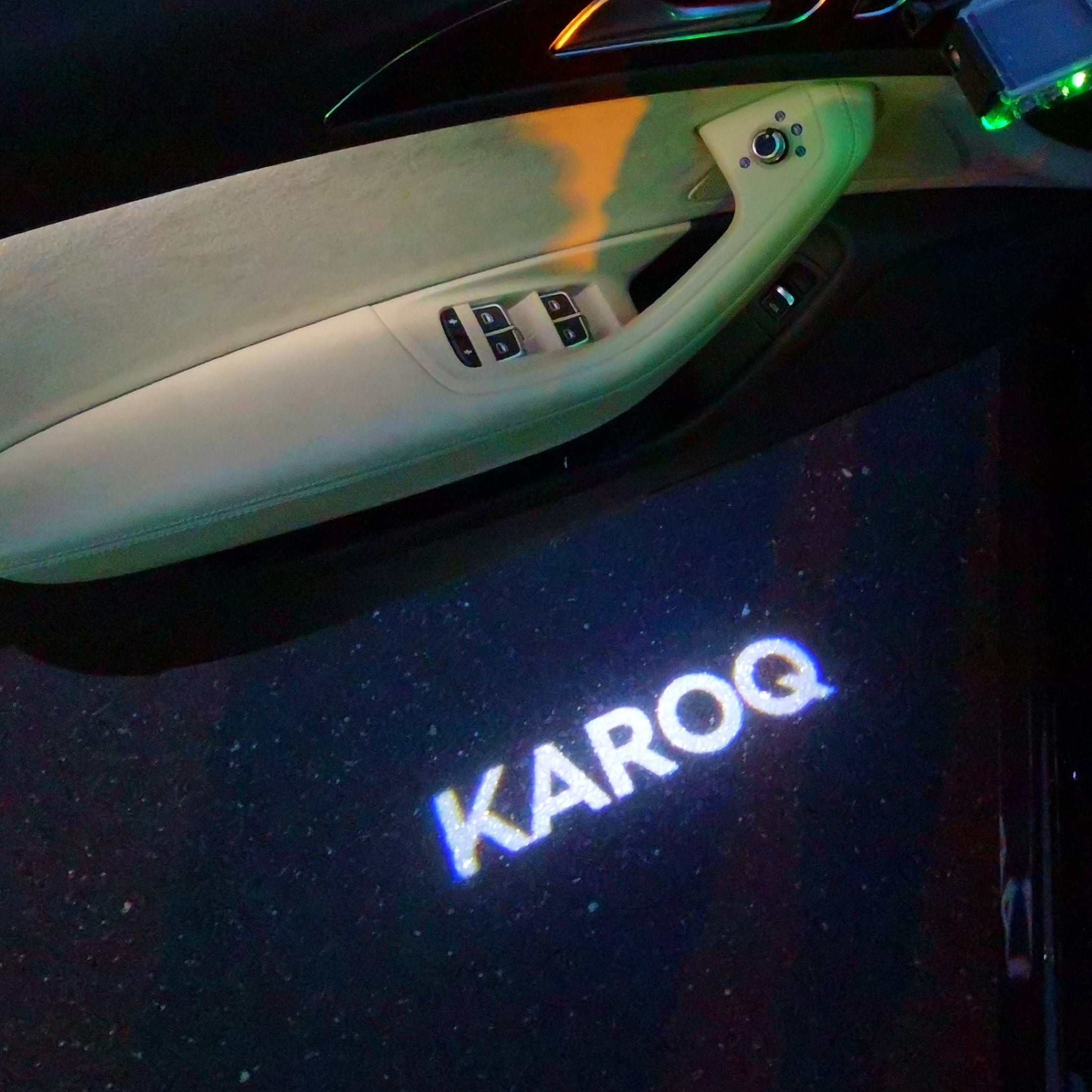 SKODA KAROQ LOGO LIGHTS Nr.84 (الكمية 1 = 2 شعار فيلم / 2 مصباح باب)