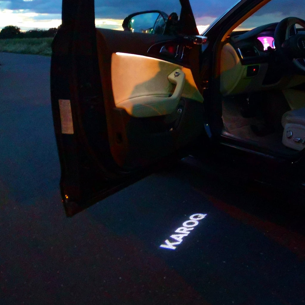 SKODA KAROQ LOGO LIGHTS Nr.84 (cantidad 1 = 2 logo película / 2 luces de puerta)