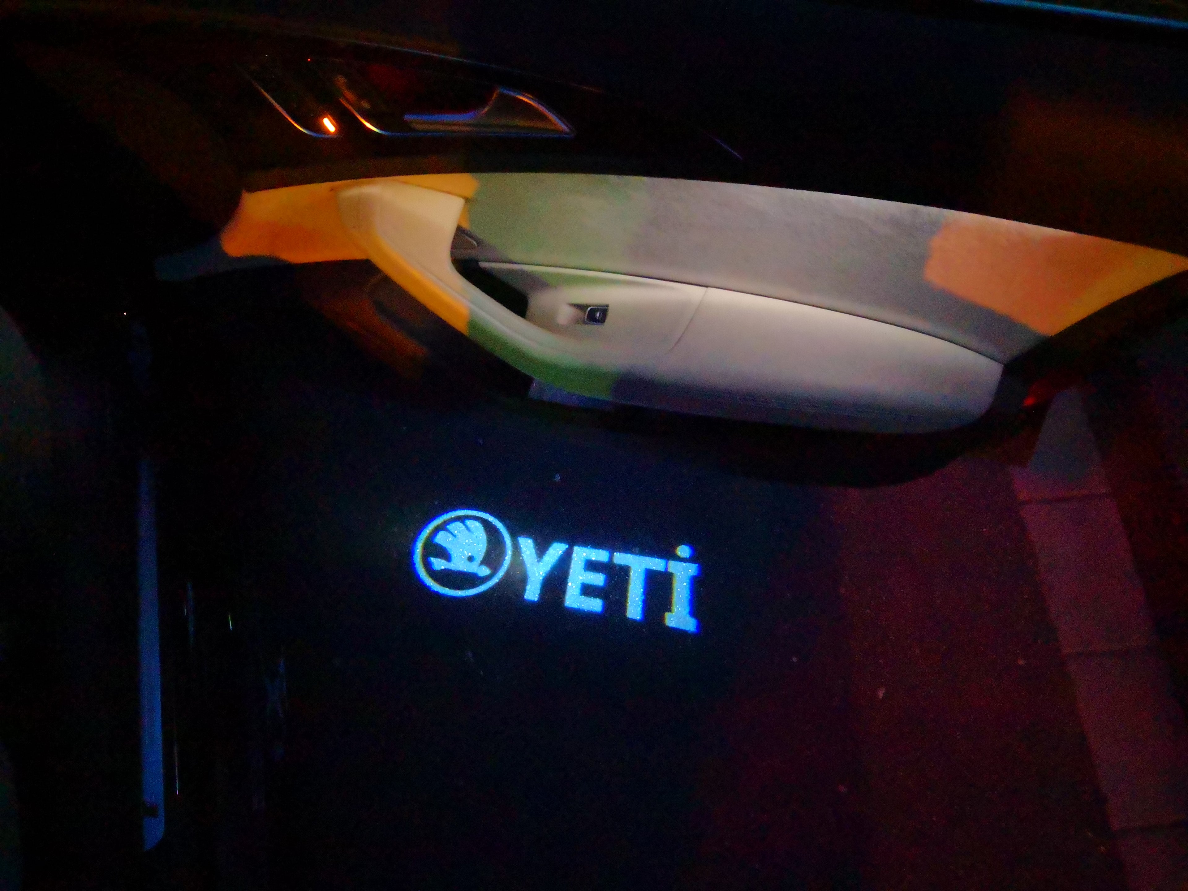 SKODA YETI LOGO LIGHTS Nr.59 (Menge 1 = 2 Logo Film / 2 Türlichter)