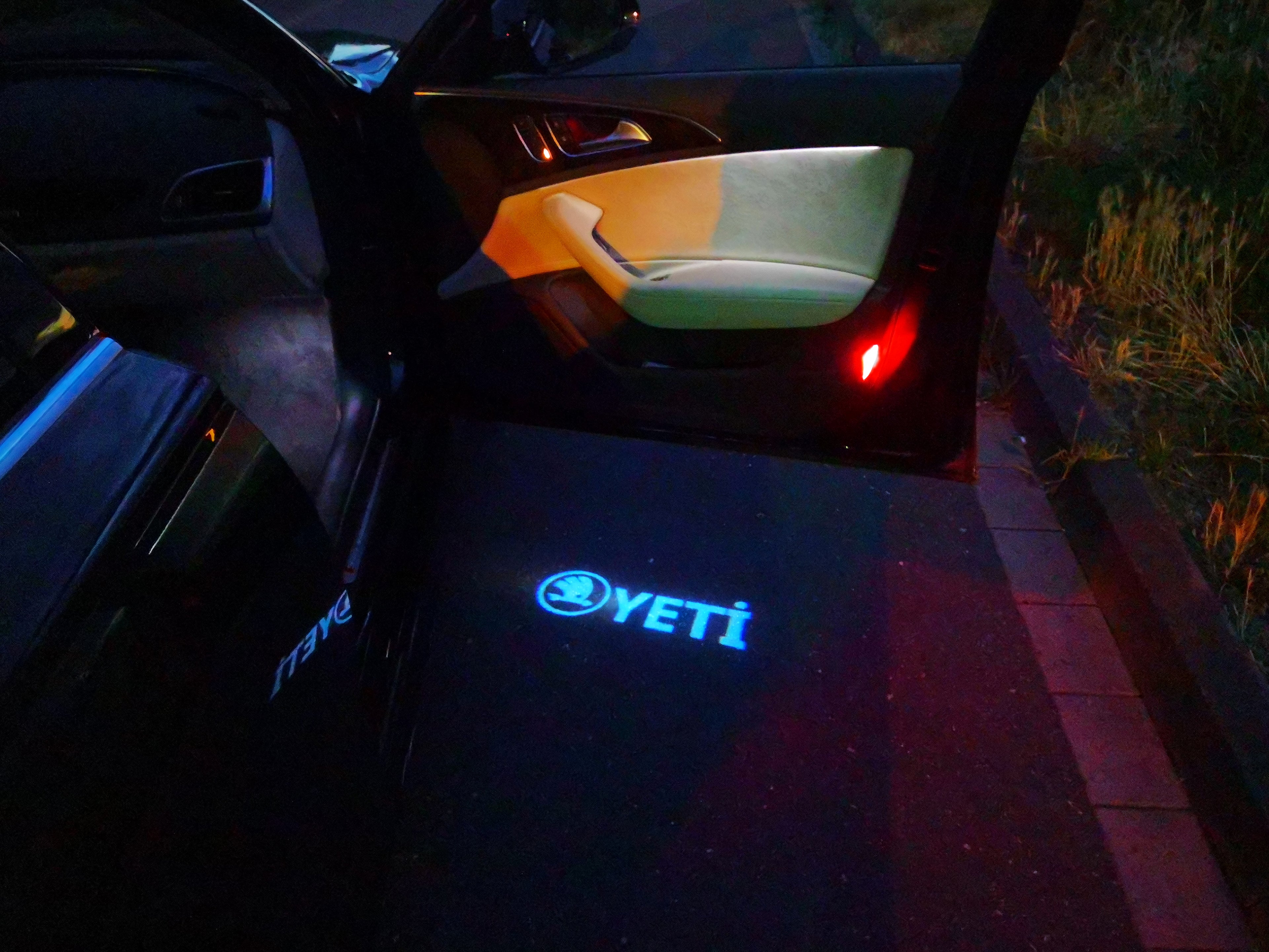 SKODA YETI LOGO LIGHTS Nr.59 (Menge 1 = 2 Logo Film / 2 Türlichter)