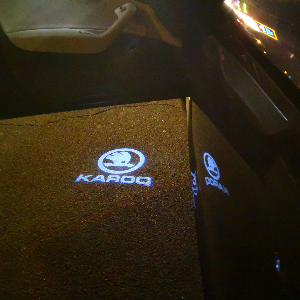 SKODA KAROQ LOGO LIGHTS Nr.50 (quantité 1 = 2 Logo Film / 2 feux de porte)