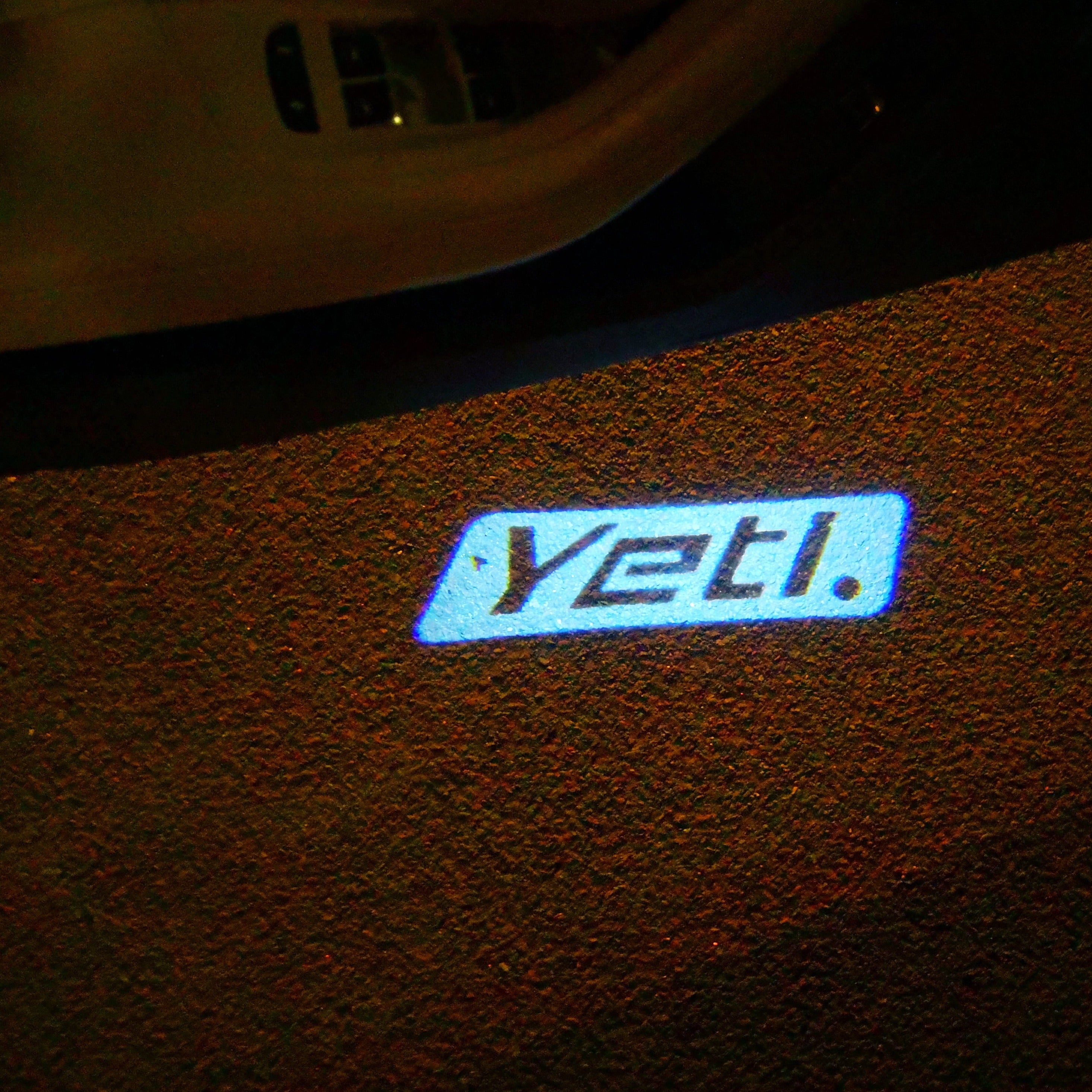 SKODA YETI LOGO LIGHTS Nr.55 (Menge 1 = 2 Logo Film / 2 Türleuchten)