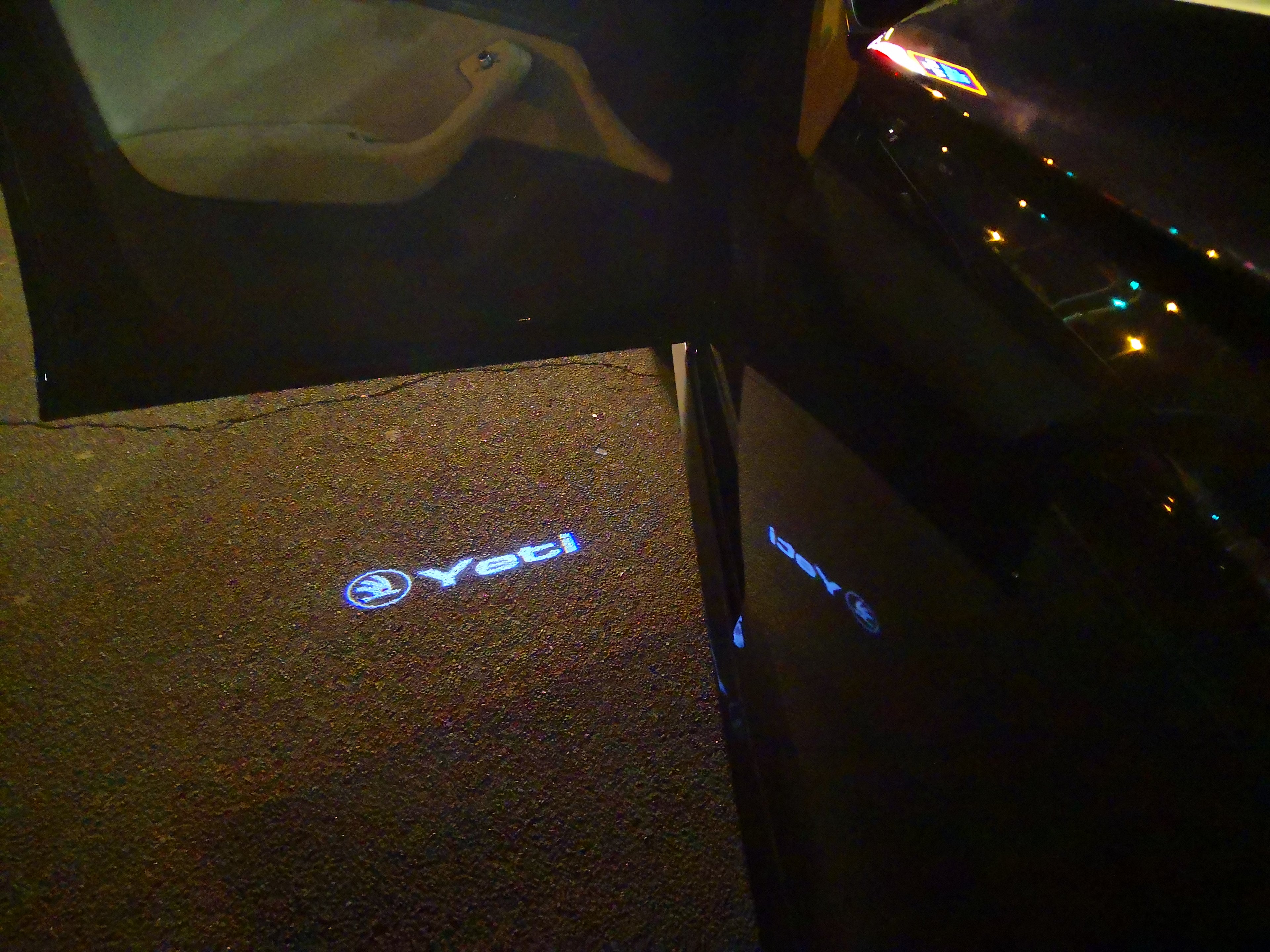 SKODA LOGO PROJECTOR LIGHTS Nr.118 (Menge 1 = 2 Logo Film / 2 Türlichter)