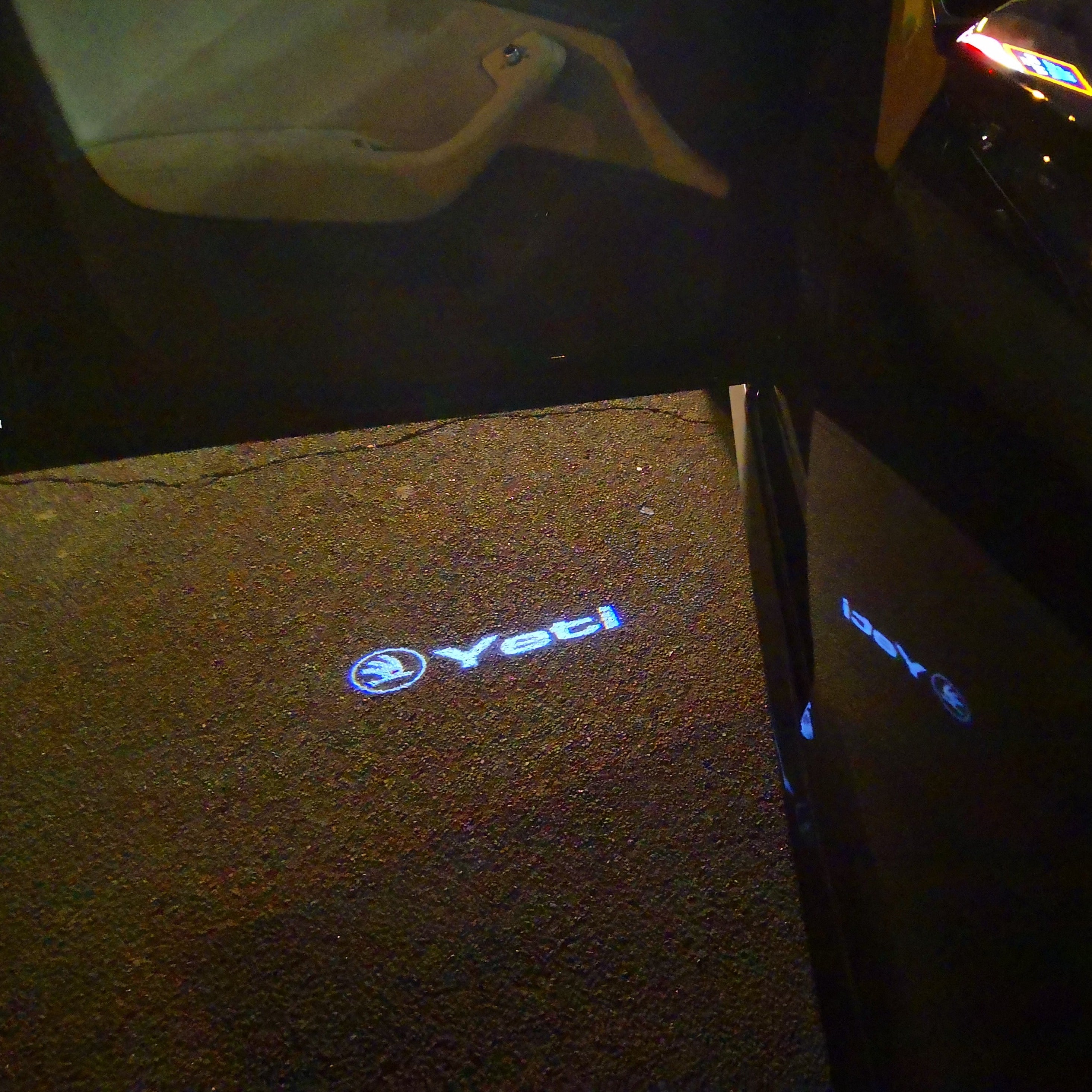 SKODA LOGO PROJECTOR LIGHTS Nr.88 (Menge 1 = 2 Logo Film / 2 Türlichter)