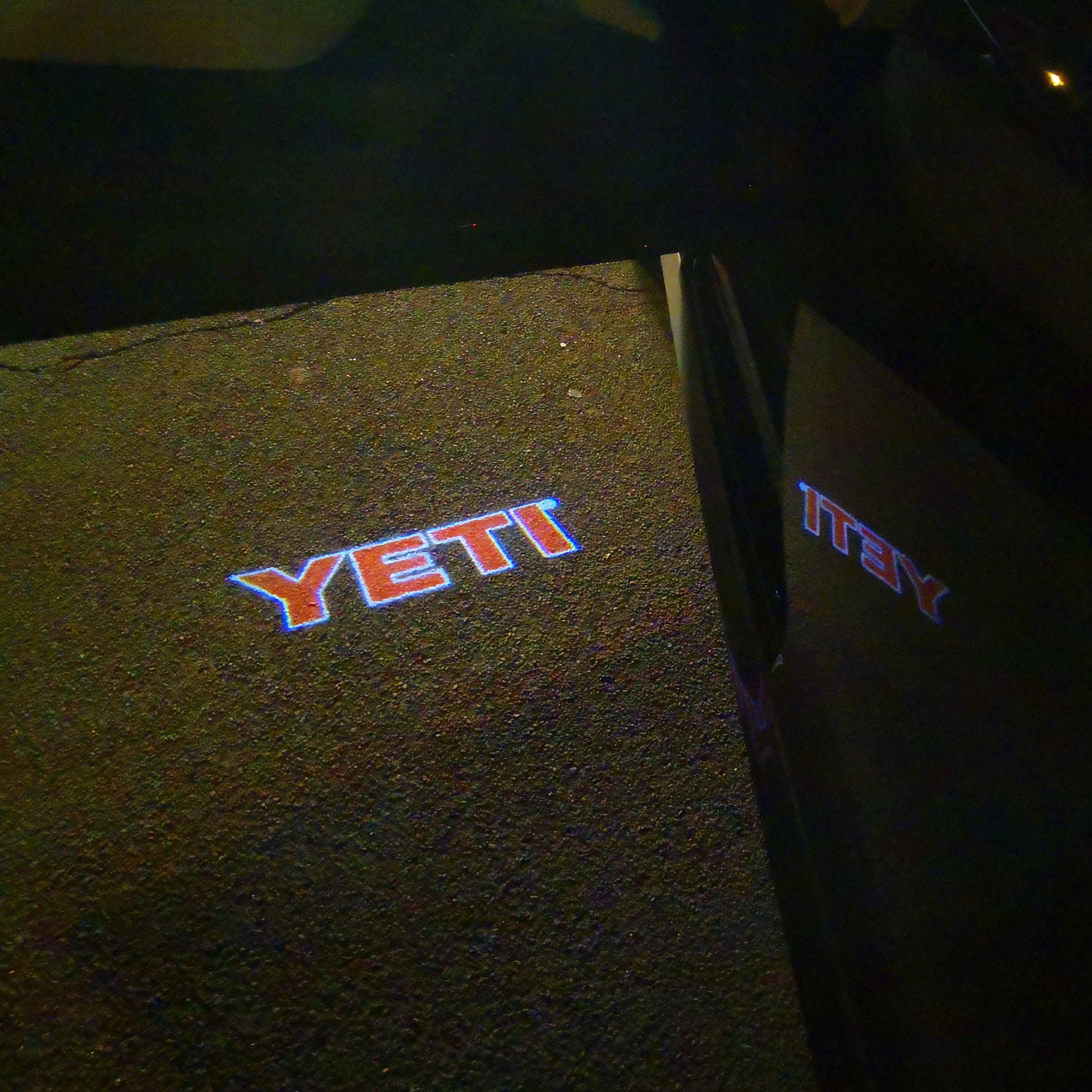 SKODA YETI LOGO LIGHTS Nr.117 (Menge 1 = 2 Logo Film / 2 Türleuchten)