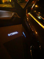 SKODA LOGO PROJECTOR LIGHTS Nr.83 (quantité 1 = 2 Film Logo / 2 lumières de porte)