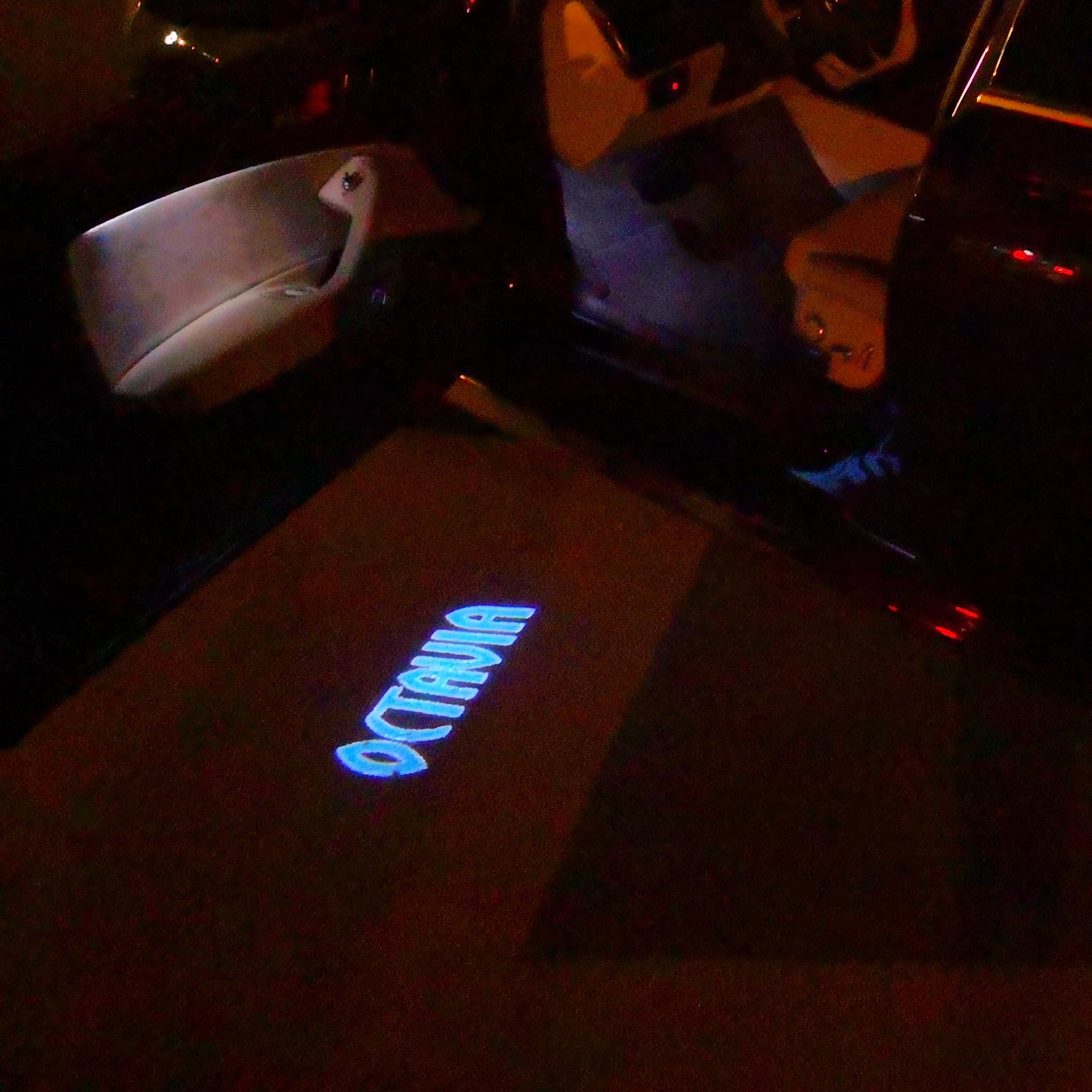 SKODA LOGO PROJECTOT LIGHTS Nr.103 (Menge 1 = 2 Logo Film/2 Türleuchten)